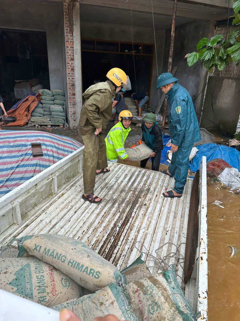 Tuy&ecirc;n Quang triển khai c&aacute;c biện ph&aacute;p ứng ph&oacute; với c&aacute;c hồ thủy điện xả lũ- Ảnh 9.