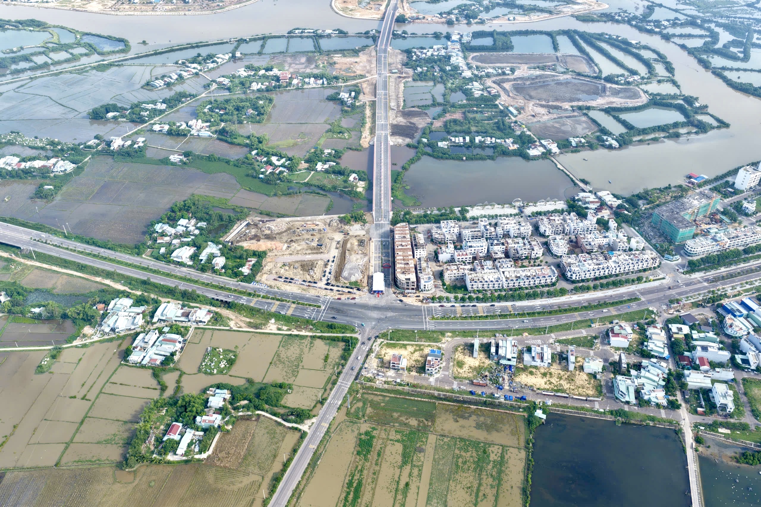 Cận cảnh hai c&ocirc;ng tr&igrave;nh giao th&ocirc;ng ho&agrave;n th&agrave;nh trước thềm Đại hội Đảng bộ tỉnh Gia Lai- Ảnh 1.