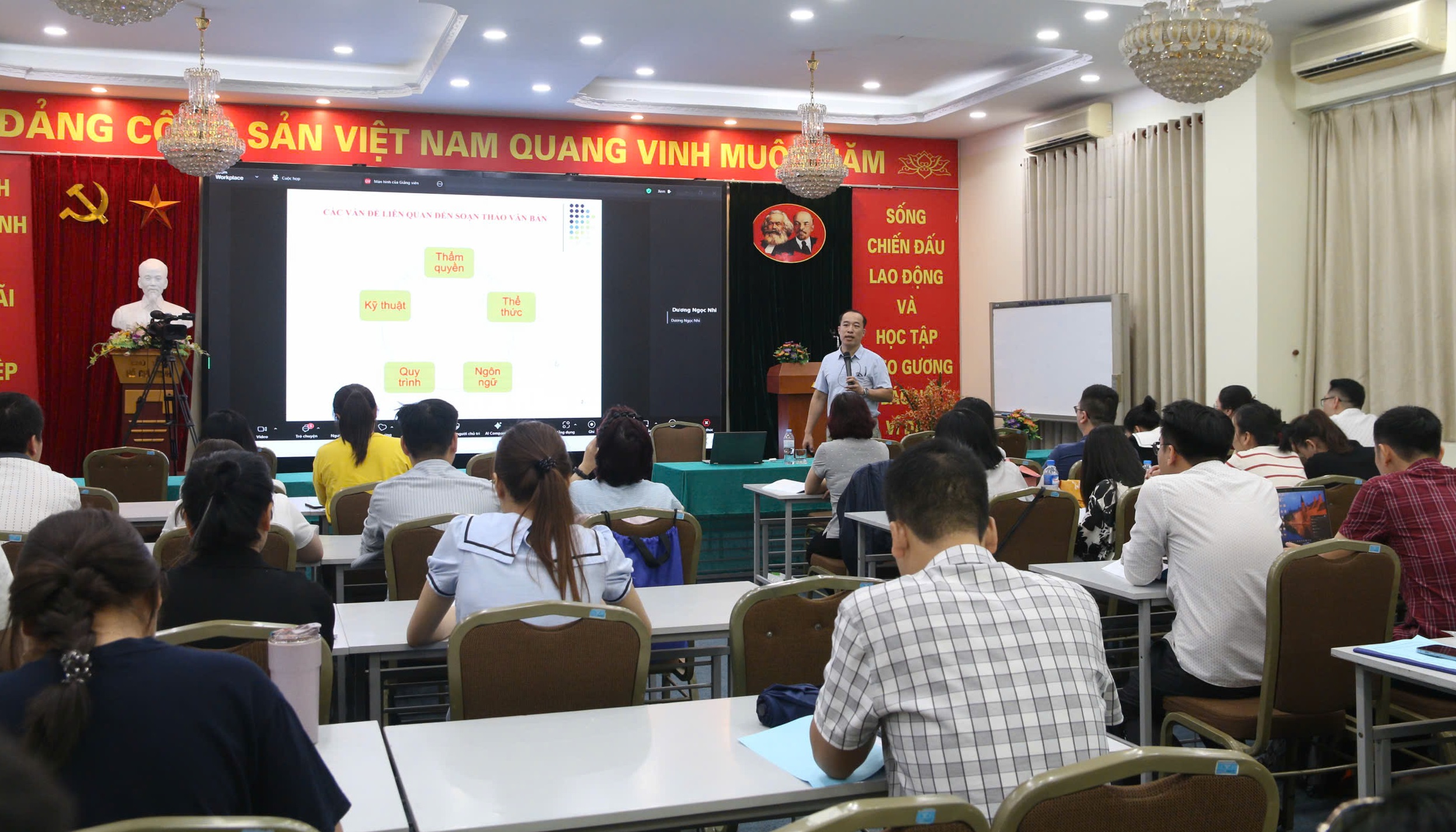 Bồi dưỡng kỹ năng ghi ch&eacute;p, viết b&aacute;o c&aacute;o cho c&aacute;n bộ ng&agrave;nh X&acirc;y dựng- Ảnh 2.