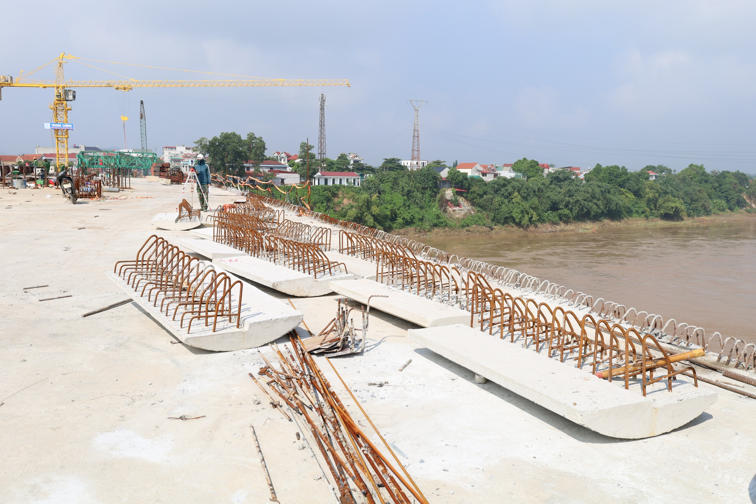 Khi n&agrave;o cầu Phong Ch&acirc;u mới th&ocirc;ng xe?- Ảnh 11.