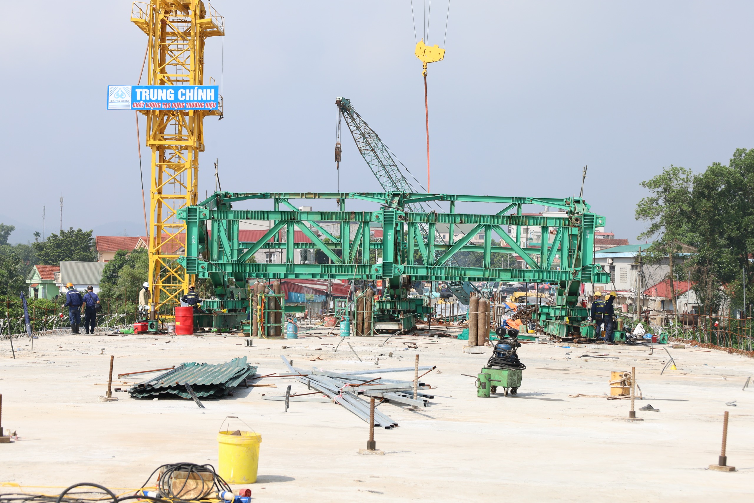 Khi n&agrave;o cầu Phong Ch&acirc;u mới th&ocirc;ng xe?- Ảnh 4.