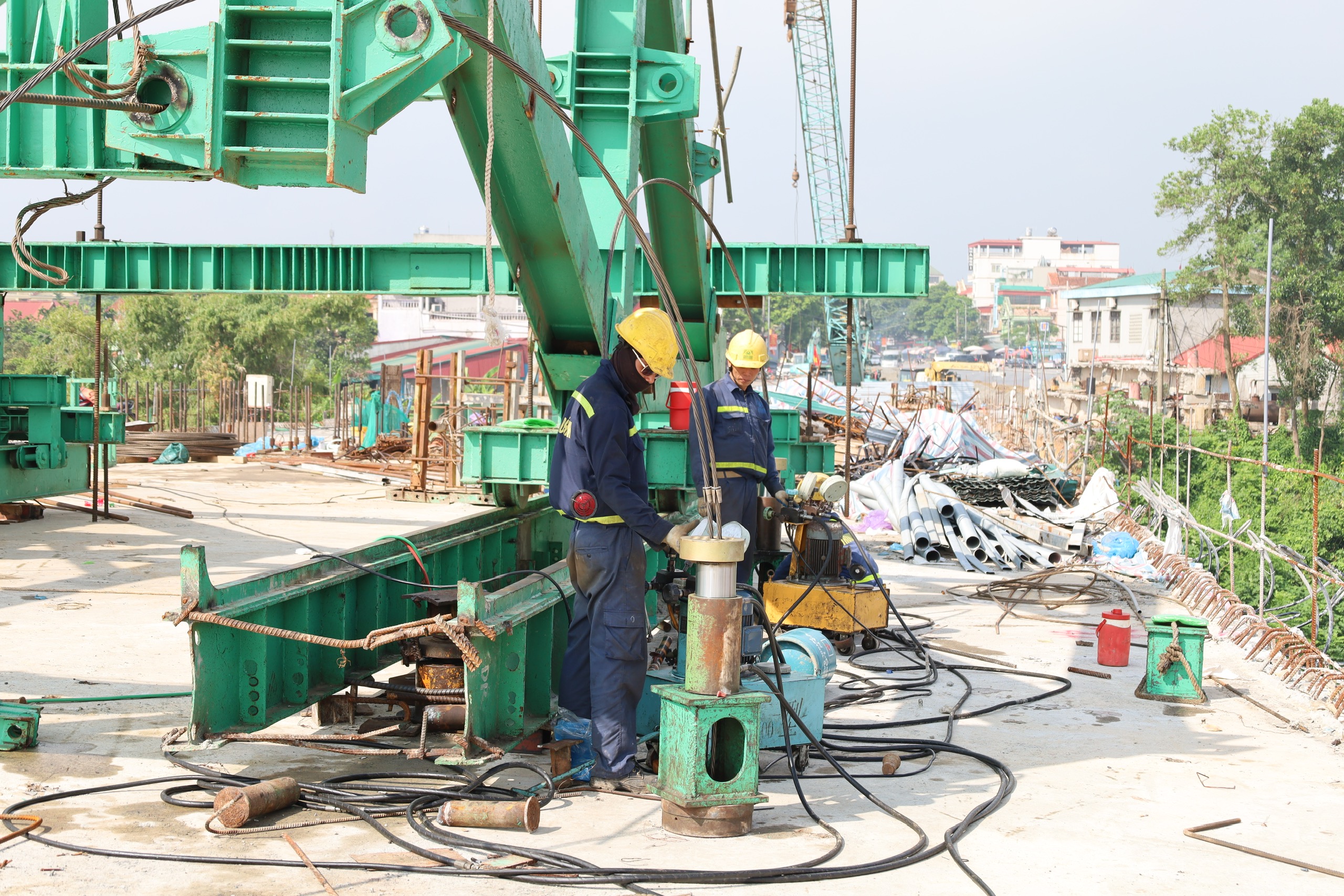 Khi n&agrave;o cầu Phong Ch&acirc;u mới th&ocirc;ng xe?- Ảnh 6.