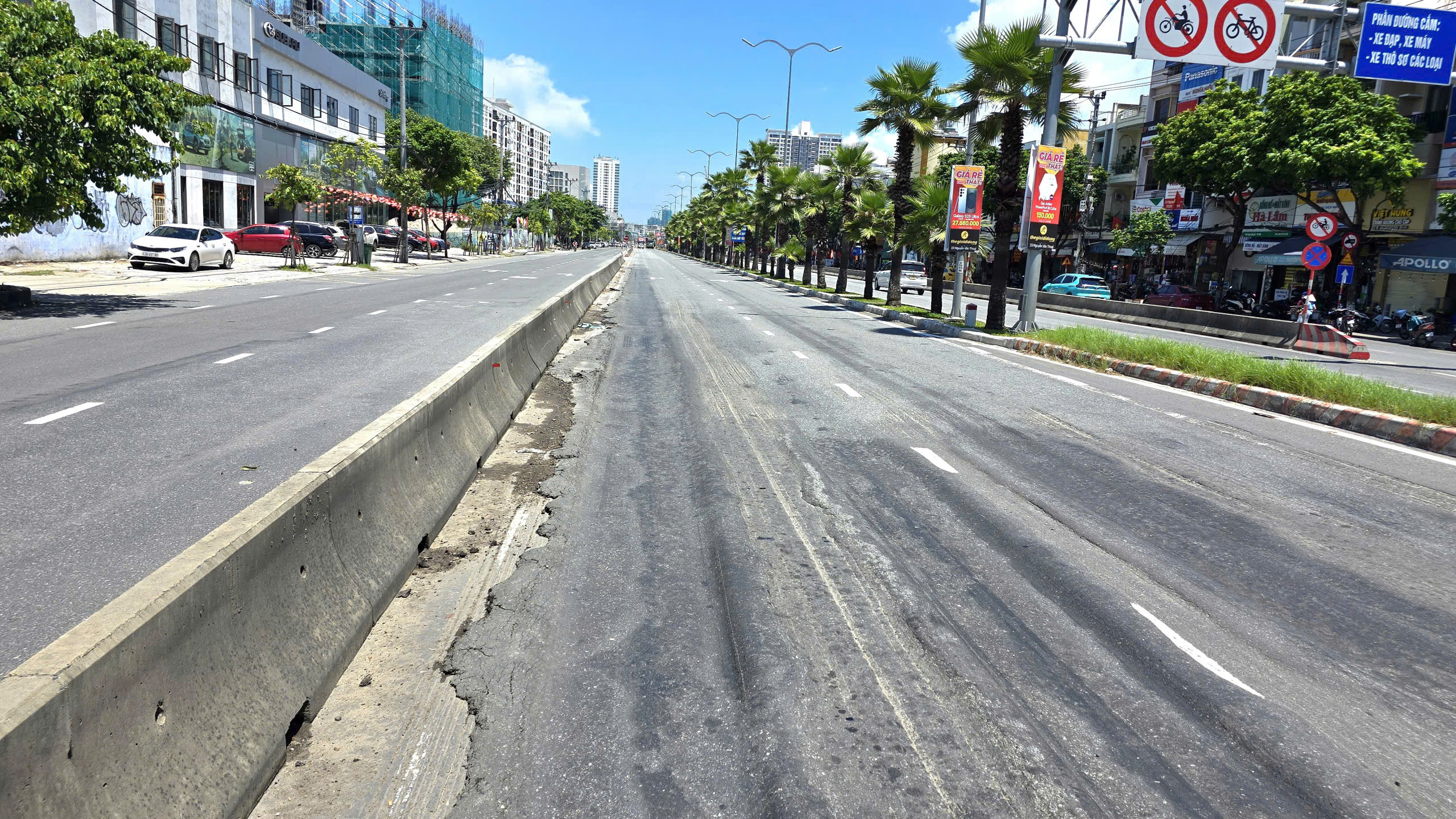 QL14B dẫn vào cảng Tiên Sa xuống cấp nghiêm trọng, gây mất an toàn giao thông- Ảnh 1. QL14B dẫn vào cảng Tiên Sa xuống cấp nghiêm trọng, gây mất an toàn giao thông- Ảnh 1.