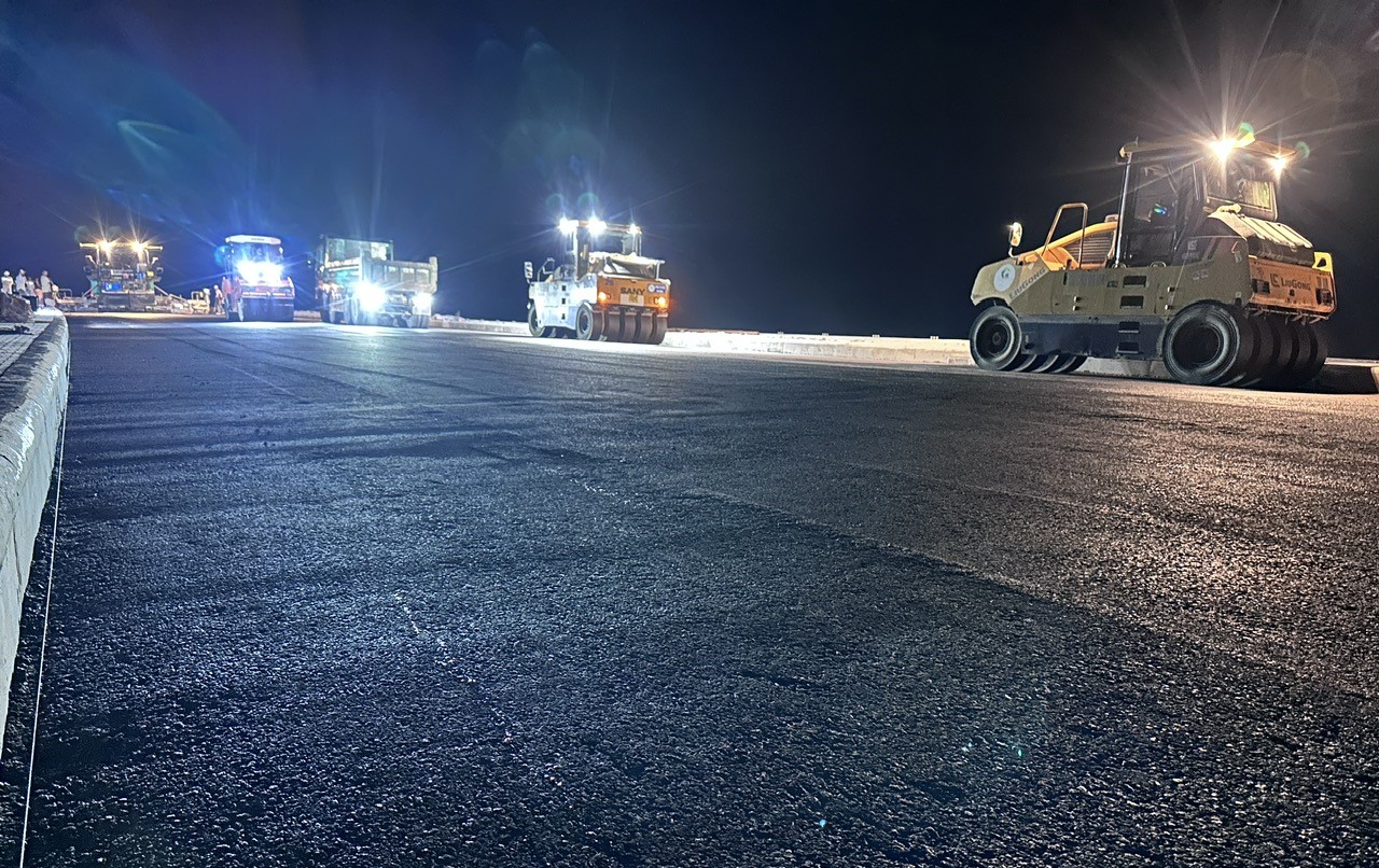 Huế: Vì sao cầu vượt biển dài nhất miền Trung trễ hạn thông xe?- Ảnh 9. Huế: Vì sao cầu vượt biển dài nhất miền Trung trễ hạn thông xe?- Ảnh 9.