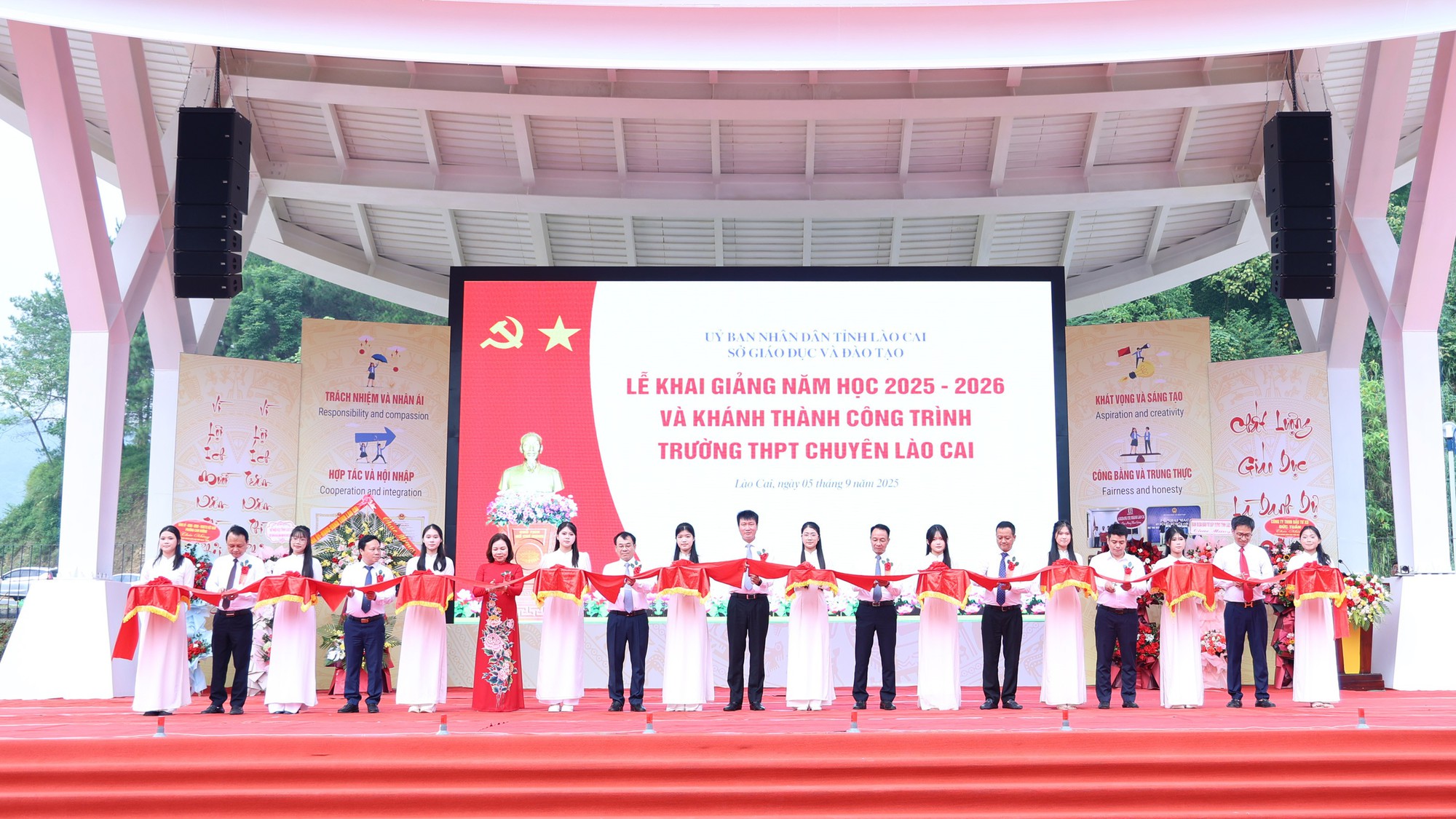 Kh&aacute;nh th&agrave;nh Trường THPT chuy&ecirc;n L&agrave;o Cai mới gần 400 tỷ đồng đ&uacute;ng dịp khai giảng - Ảnh 3.