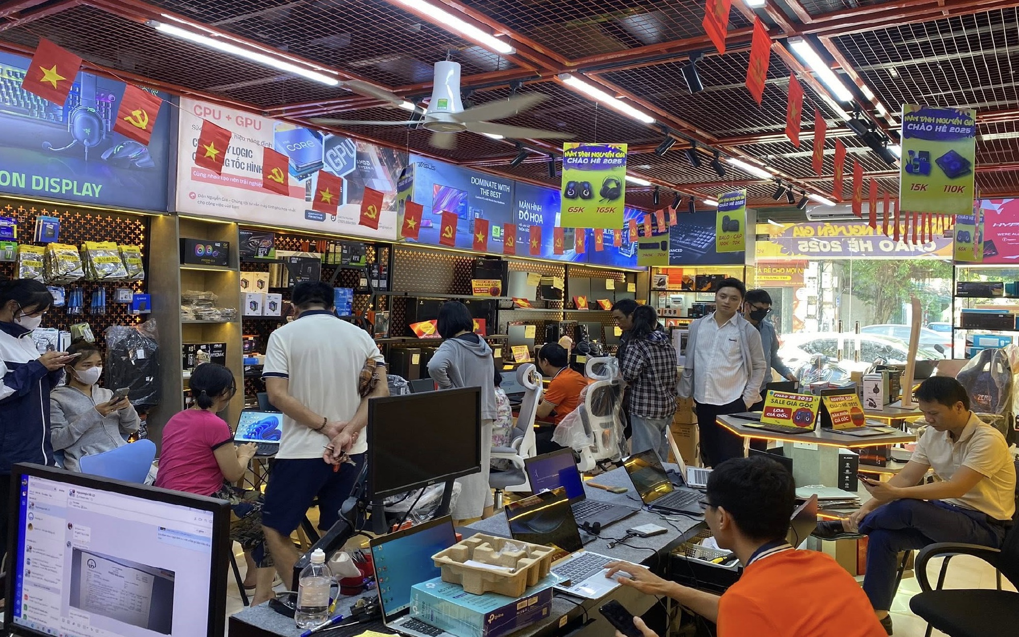 Mua m&aacute;y t&iacute;nh m&ugrave;a tựu trường: Chọn sao cho chuẩn?- Ảnh 1.