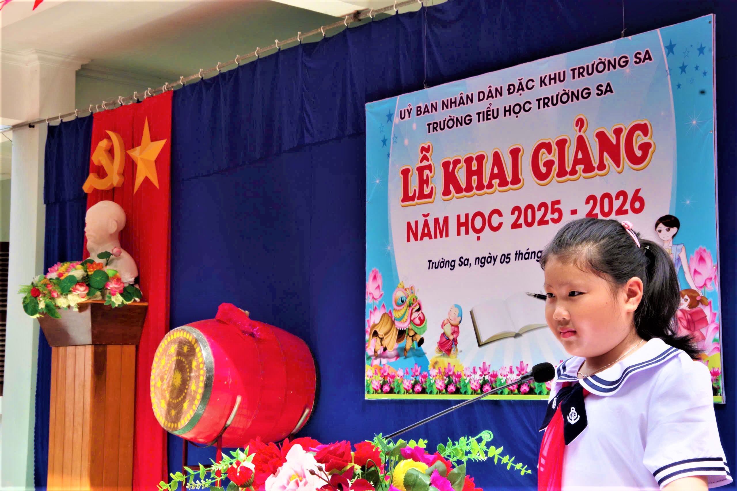 Rộn r&agrave;ng, vui tươi lễ khai giảng năm học mới tr&ecirc;n quần đảo Trường Sa- Ảnh 3.