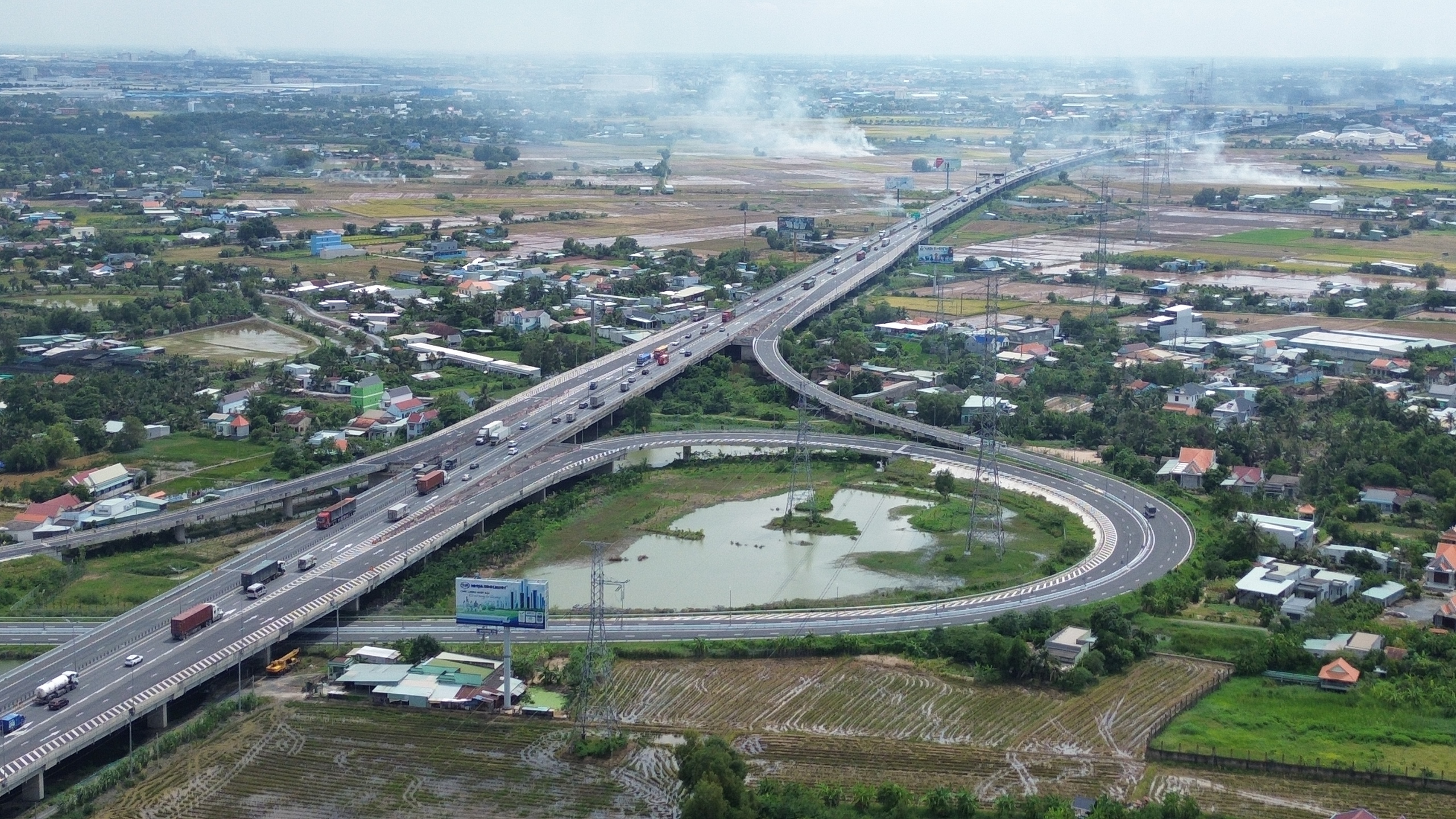 Toàn cảnh nút giao kết nối 3 cao tốc ở cửa ngõ phía Tây TP.HCM- Ảnh 3. Toàn cảnh nút giao kết nối 3 cao tốc ở cửa ngõ phía Tây TP.HCM- Ảnh 3.