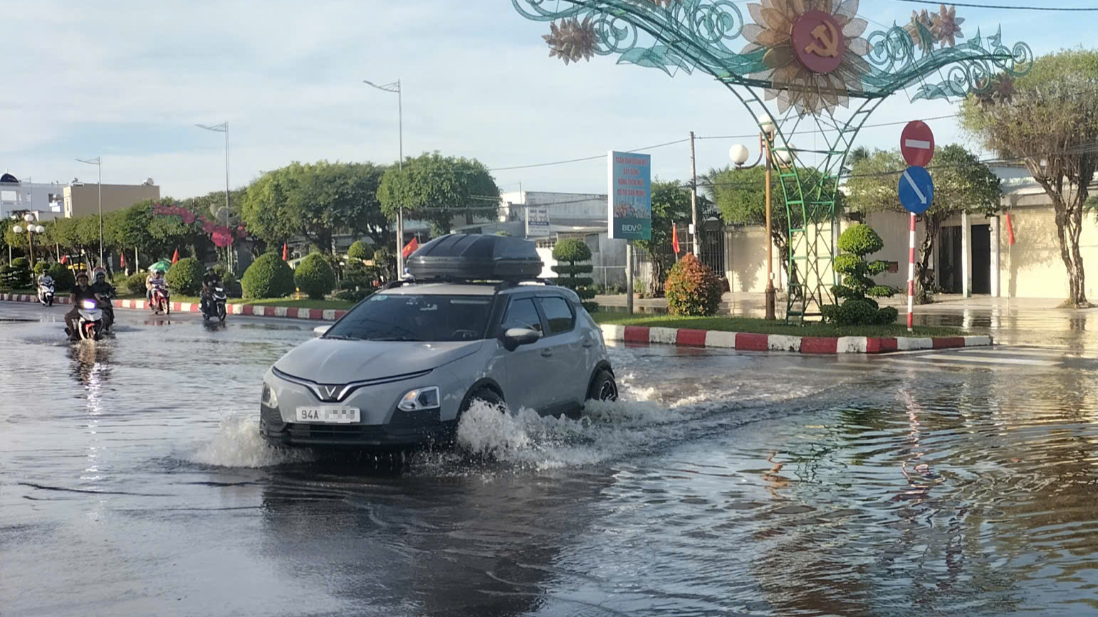 C&agrave; Mau: Mưa lớn g&acirc;y ngập ở Bạc Li&ecirc;u ng&agrave;y khai giảng- Ảnh 1.