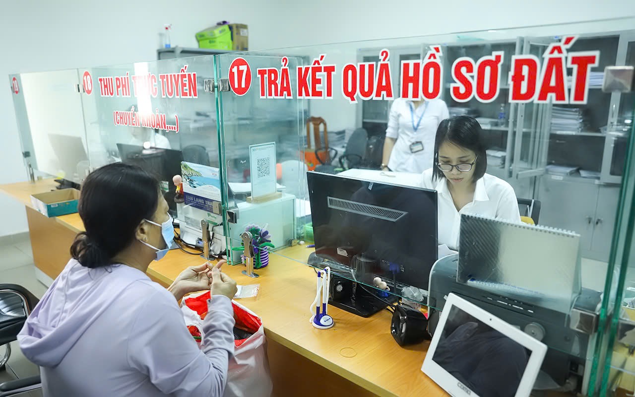 Đồng Nai: Gần 300 c&aacute;n bộ sở biệt ph&aacute;i về x&atilde;, phường gi&uacute;p giải quyết thủ tục đất đai- Ảnh 1.