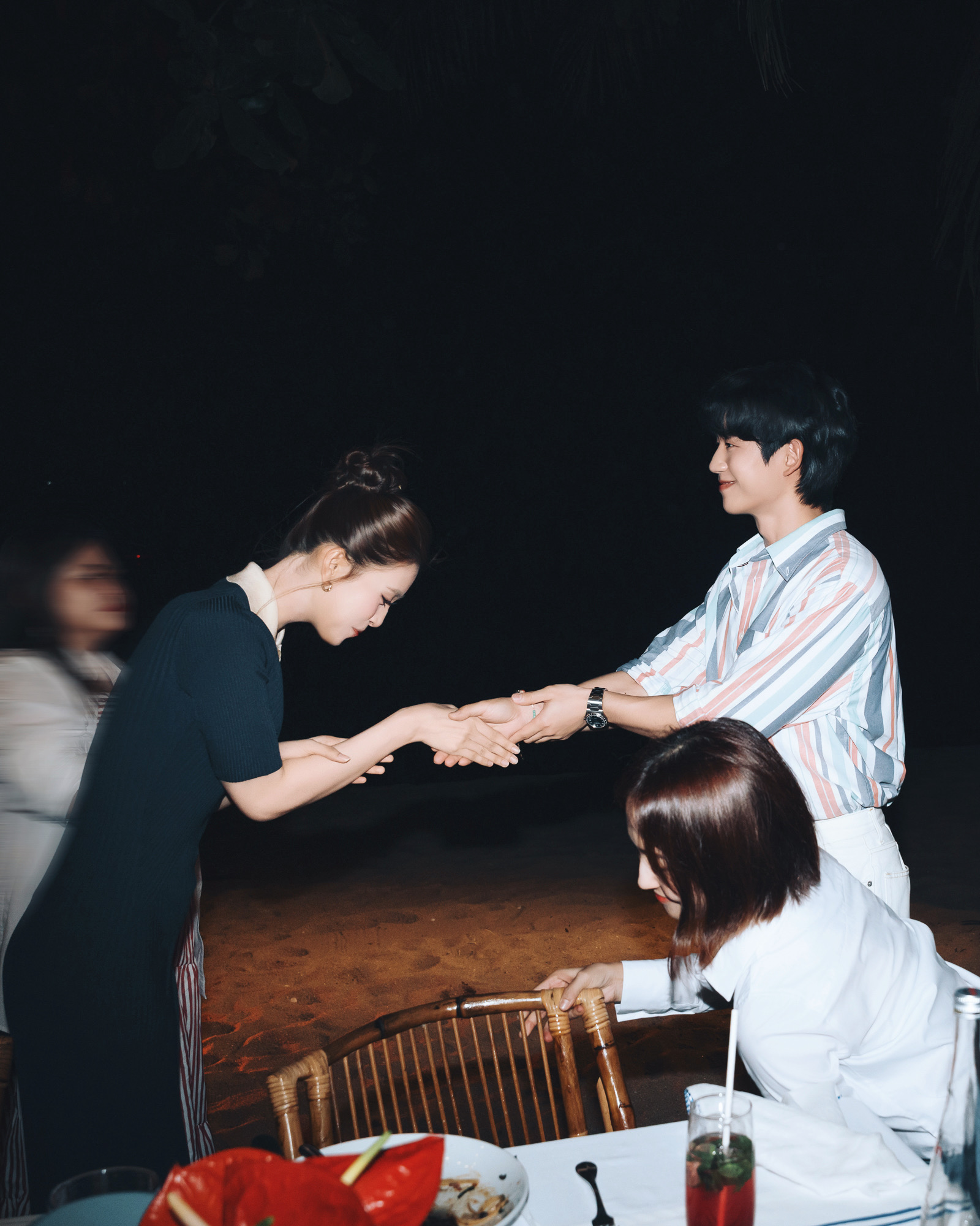 Hoa hậu Tiểu Vy chung khung ảnh Hoa hậu Hoàn vũ Catriona Gray và tài tử Jung Hae In- Ảnh 2. Hoa hậu Tiểu Vy chung khung ảnh Hoa hậu Hoàn vũ Catriona Gray và tài tử Jung Hae In- Ảnh 2.