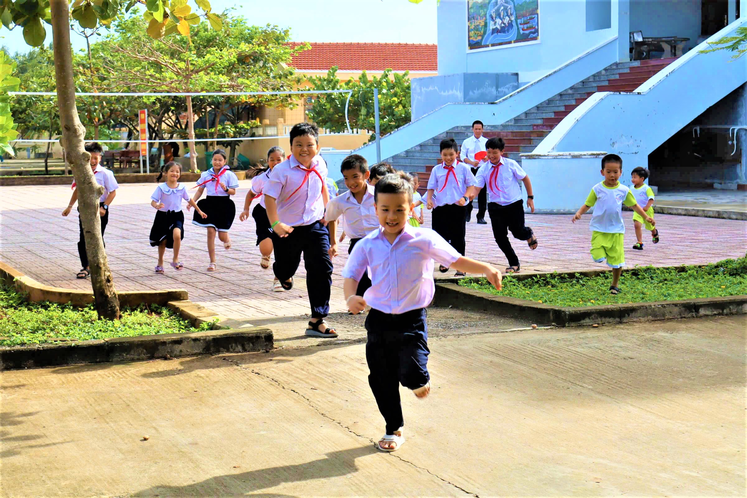 Rộn r&agrave;ng, vui tươi lễ khai giảng năm học mới tr&ecirc;n quần đảo Trường Sa- Ảnh 12.