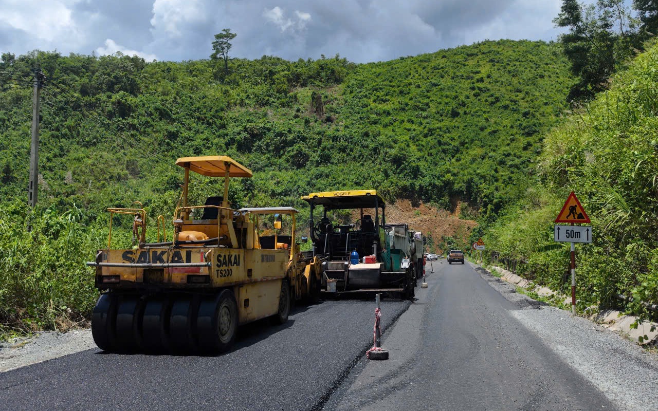 Khánh Hoà: Tập trung giải ngân vốn đầu tư công, phấn đấu tăng trưởng quý III đạt 8,3%- Ảnh 2. Khánh Hòa ưu tiên bố trí vốn cho các tuyến đường tỉnh