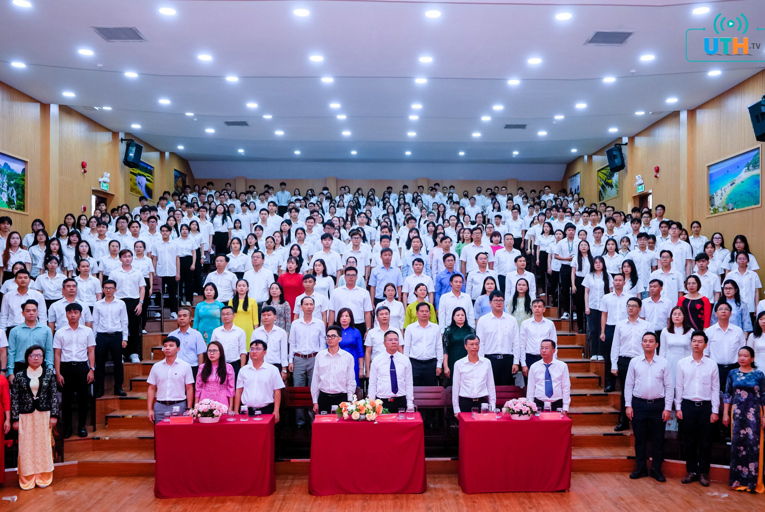 Sinh vi&ecirc;n ng&agrave;nh X&acirc;y dựng TP.HCM hồ hởi đ&oacute;n năm học mới- Ảnh 2.