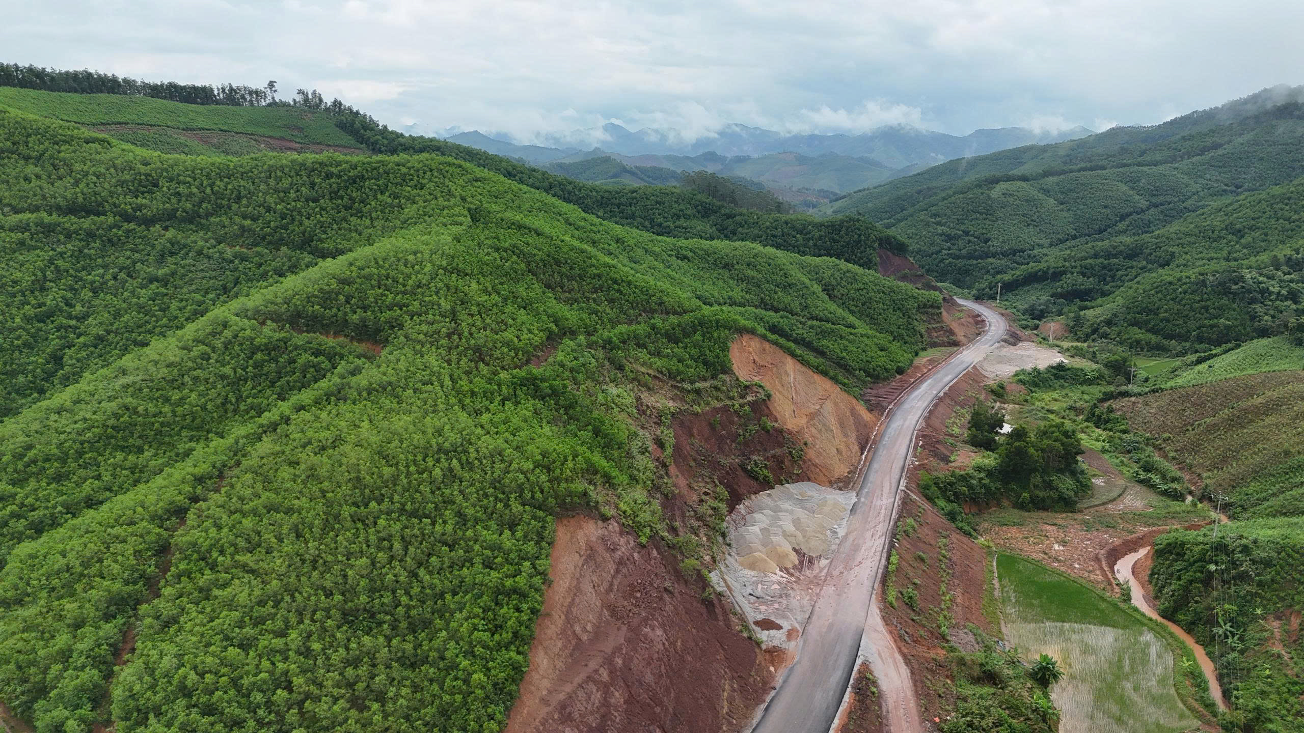 Xuy&ecirc;n n&uacute;i mở đường kết nối phố n&uacute;i Lạng Sơn với v&ugrave;ng biển Quảng Ninh- Ảnh 4.