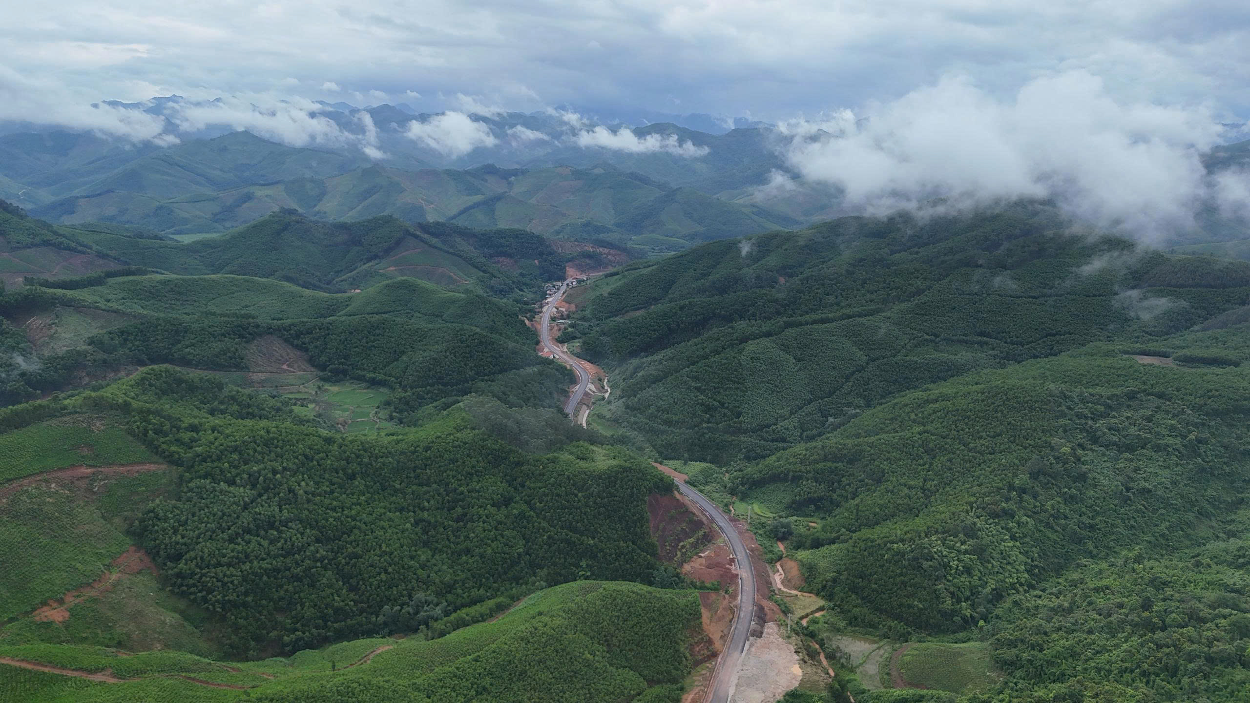 Xuy&ecirc;n n&uacute;i mở đường kết nối phố n&uacute;i Lạng Sơn với v&ugrave;ng biển Quảng Ninh- Ảnh 5.