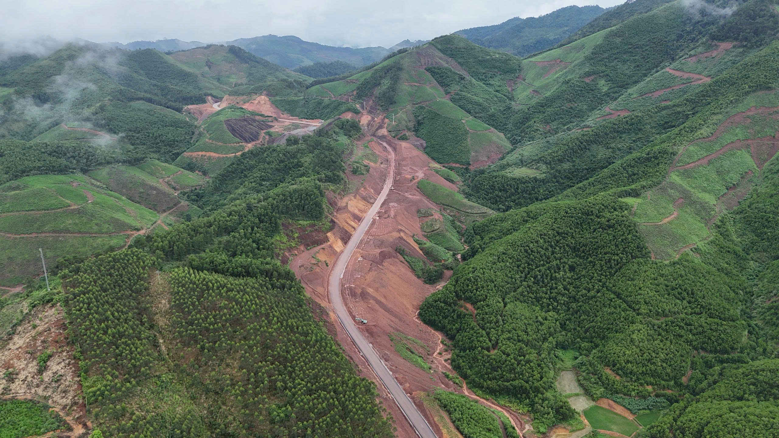 Xuy&ecirc;n n&uacute;i mở đường kết nối phố n&uacute;i Lạng Sơn với v&ugrave;ng biển Quảng Ninh- Ảnh 3.