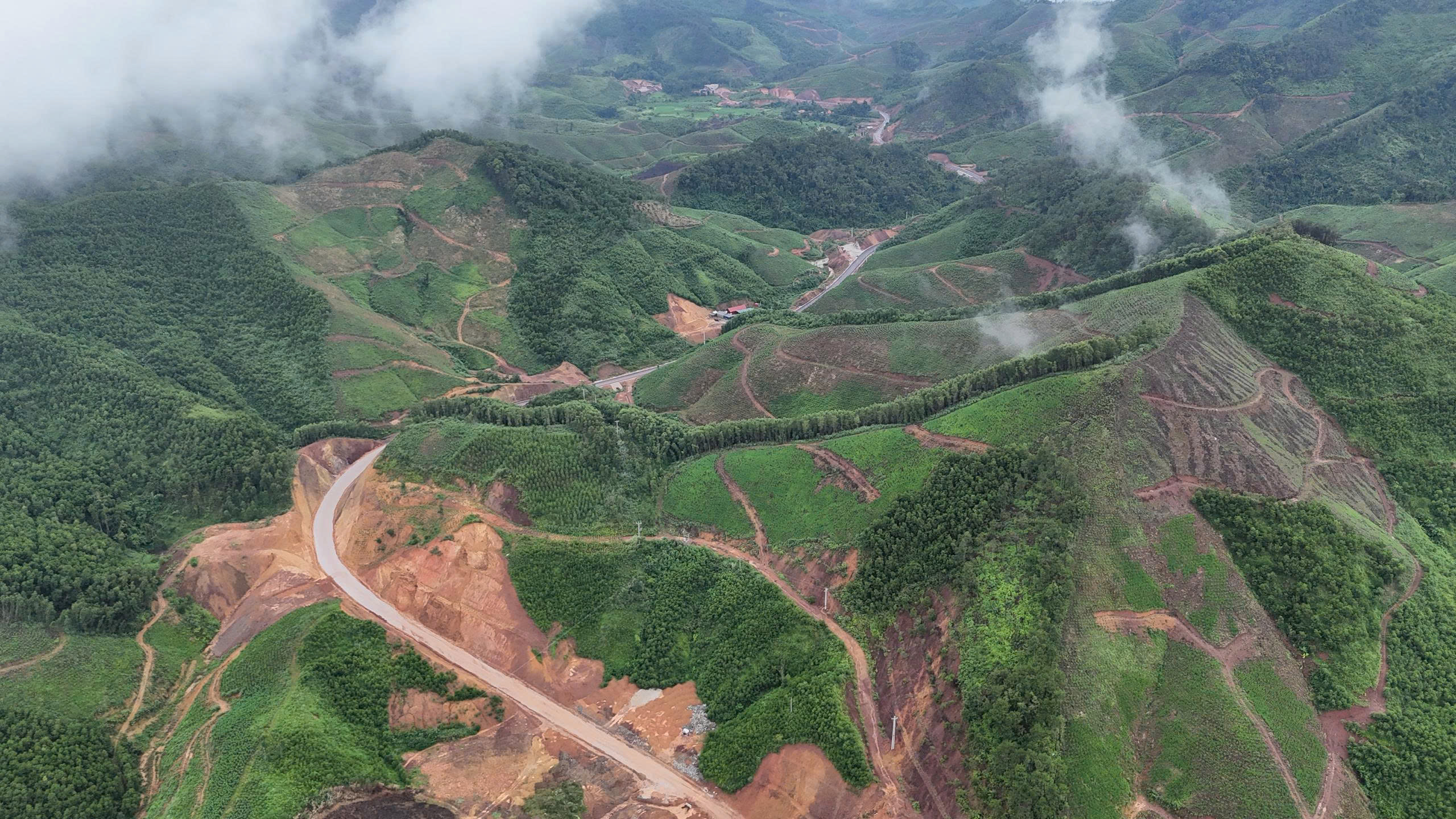 Xuy&ecirc;n n&uacute;i mở đường kết nối phố n&uacute;i Lạng Sơn với v&ugrave;ng biển Quảng Ninh- Ảnh 6.