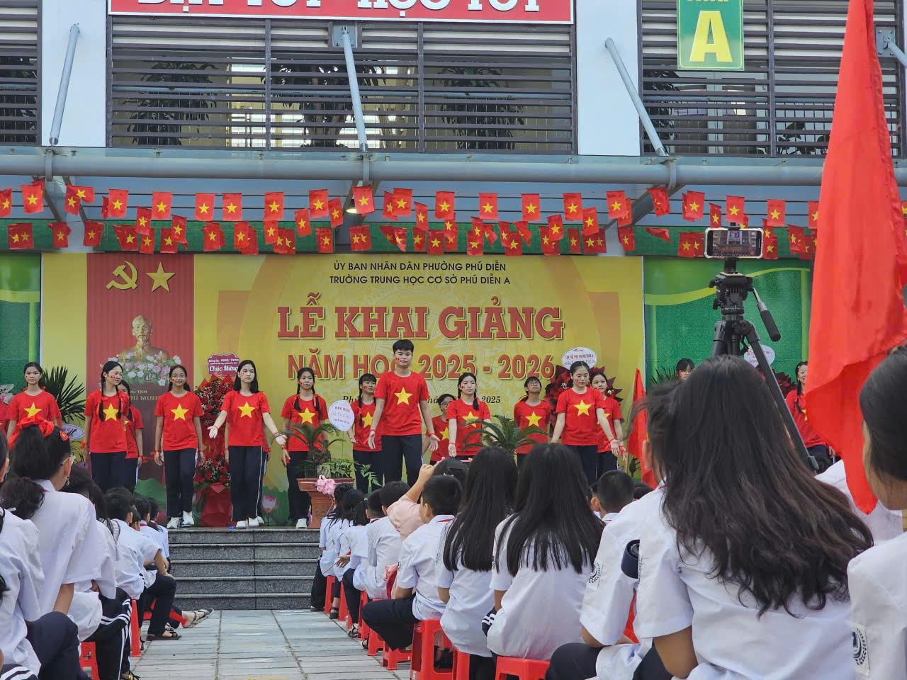 Hơn 2,3 triệu học sinh H&agrave; Nội n&aacute;o nức đ&oacute;n năm học mới đặc biệt- Ảnh 19.