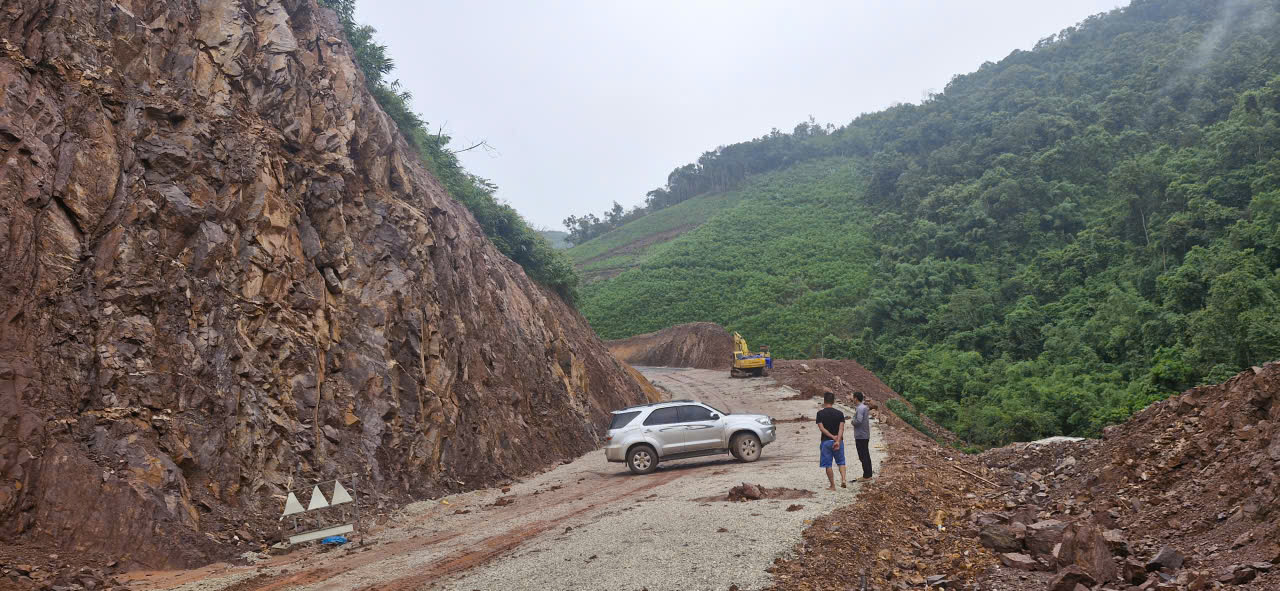 Xuy&ecirc;n n&uacute;i mở đường kết nối phố n&uacute;i Lạng Sơn với v&ugrave;ng biển Quảng Ninh- Ảnh 11.