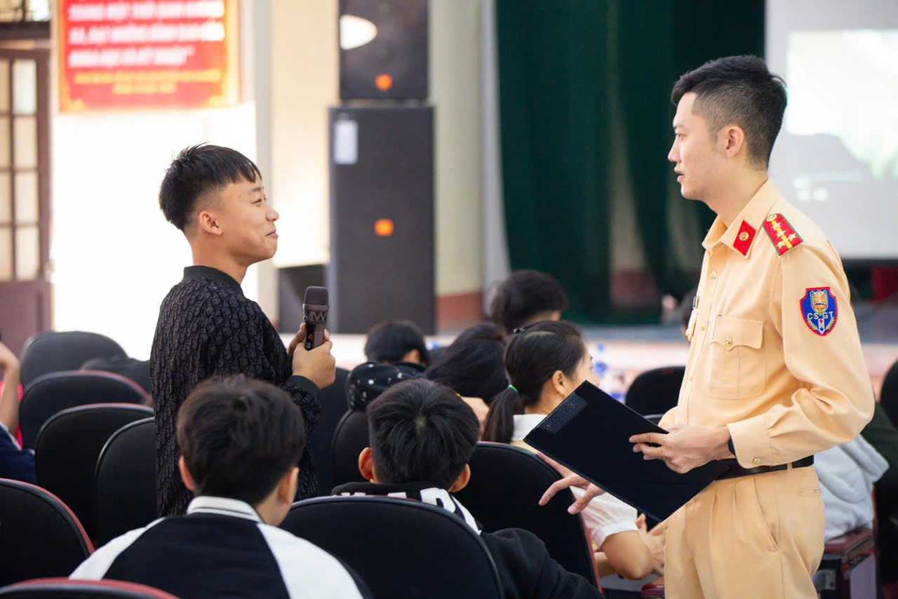 Hưng Y&ecirc;n: X&acirc;y dựng kế hoạch trải nghiệm &ldquo;Em l&agrave; chiến sĩ Cảnh s&aacute;t giao th&ocirc;ng&rdquo;- Ảnh 1.