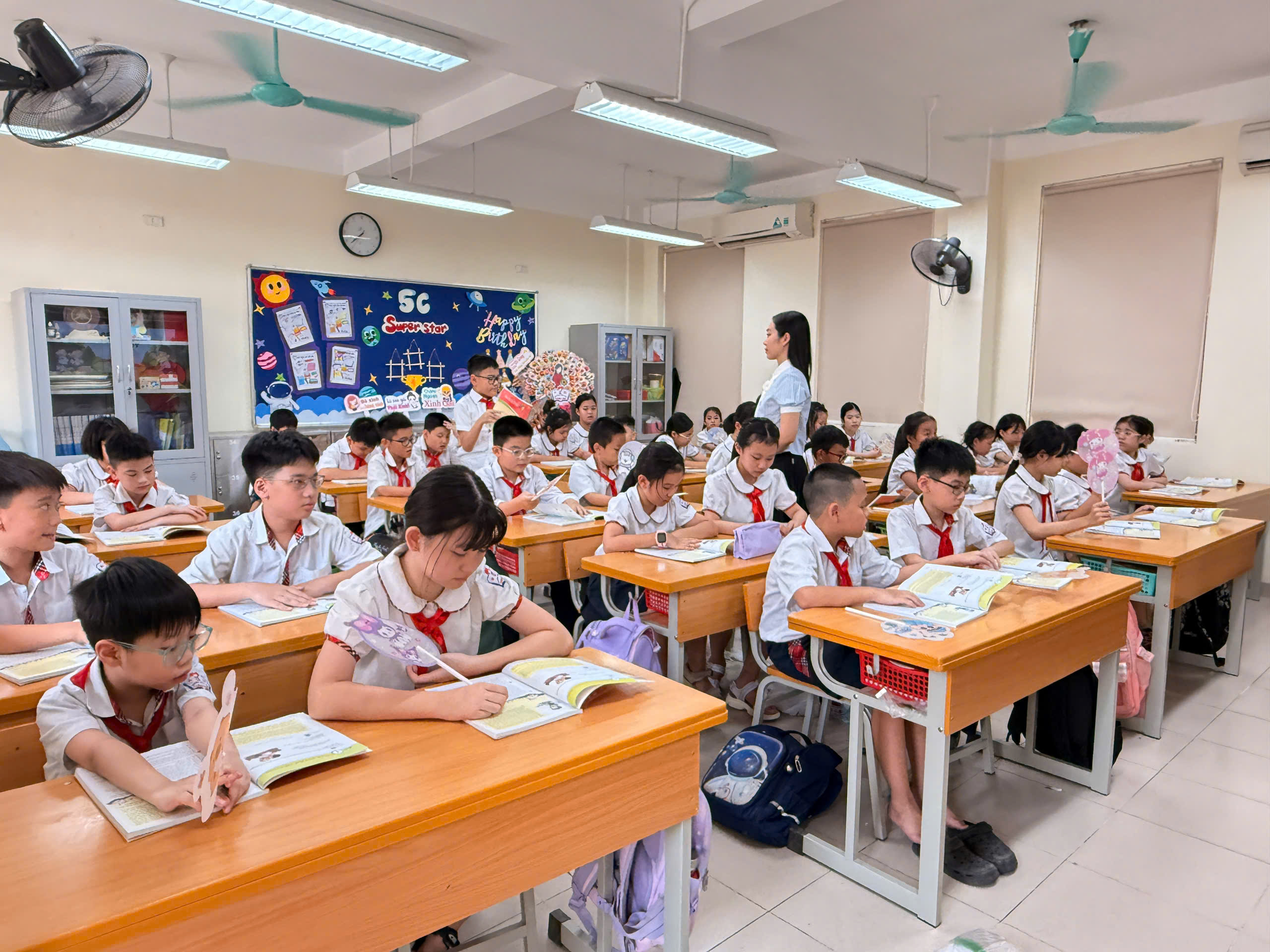 Lương gi&aacute;o vi&ecirc;n tăng 2 - 7 triệu đồng mỗi th&aacute;ng, chưa kể phụ cấp- Ảnh 1.