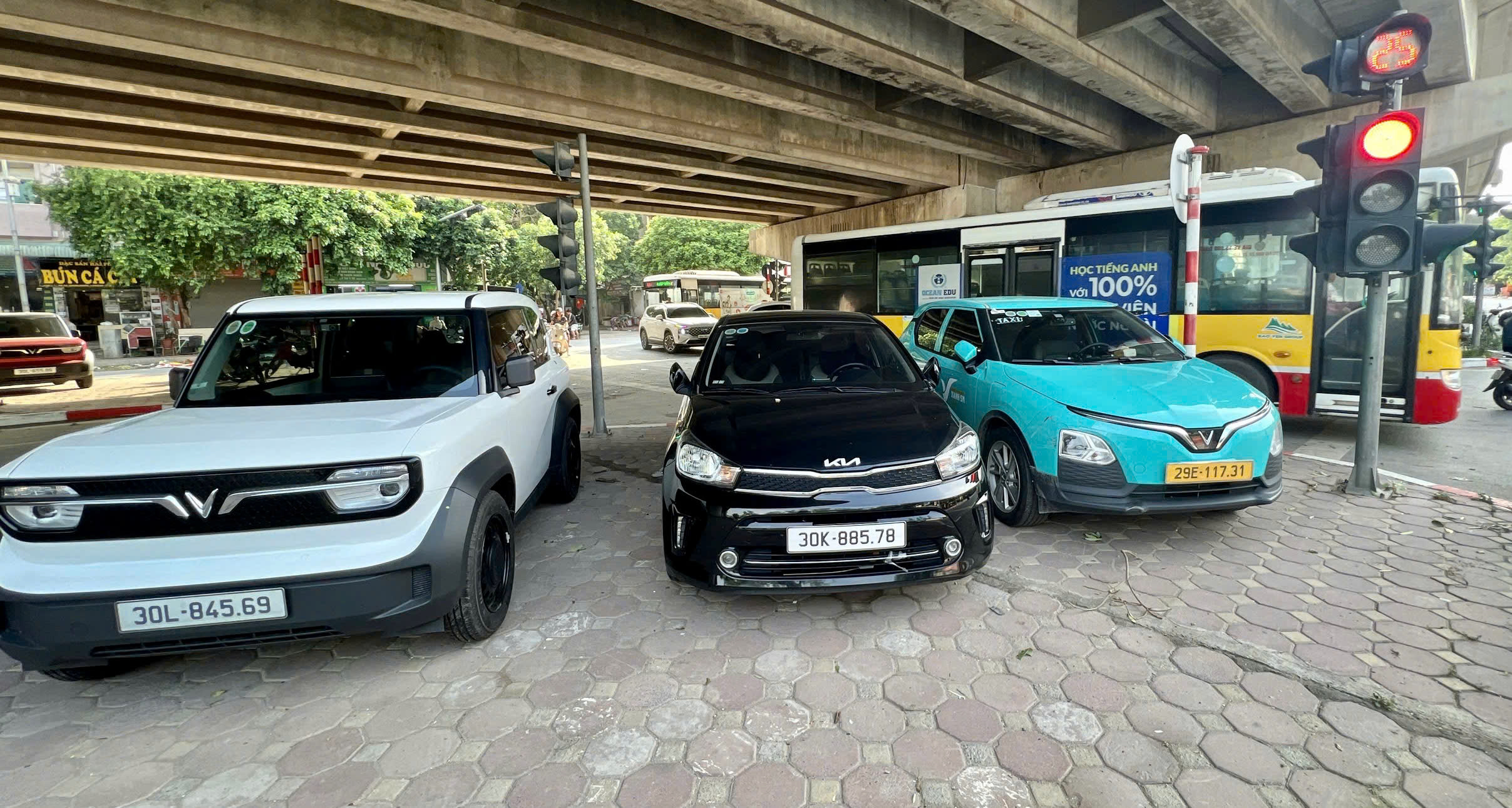 H&agrave; Nội sẽ x&oacute;a to&agrave;n bộ b&atilde;i xe dưới gầm cầu trong th&aacute;ng 9- Ảnh 2.