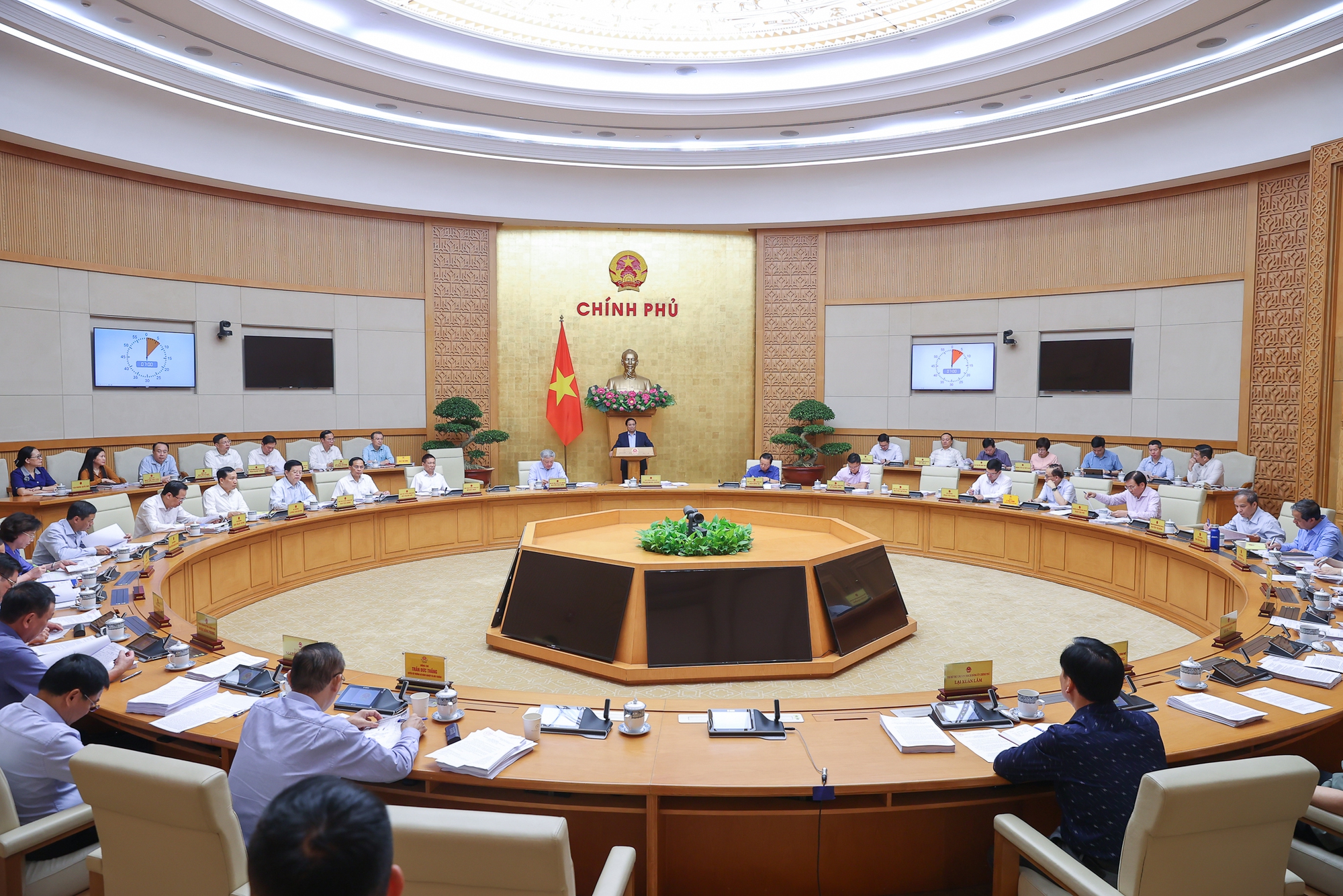 Thủ tướng: Mục ti&ecirc;u tăng trưởng 8,3 - 8,5% năm 2025 kh&oacute; mấy cũng phải l&agrave;m- Ảnh 2.