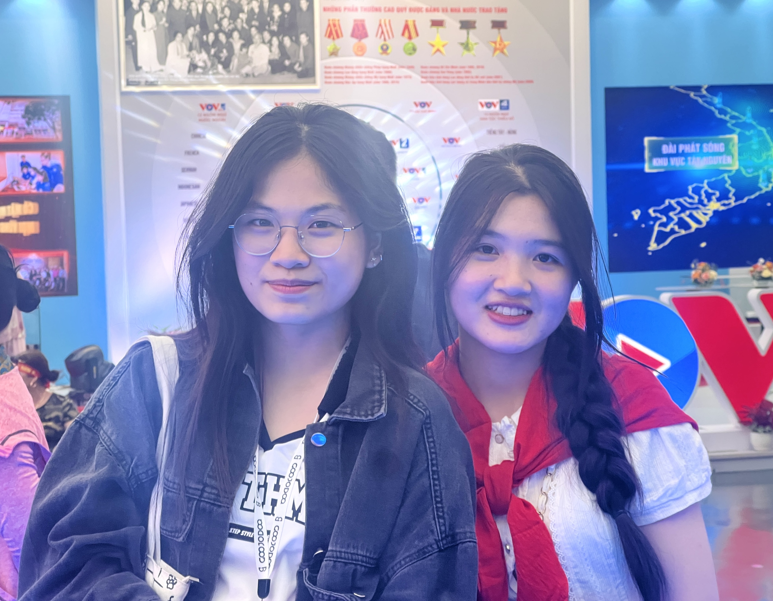 Dòng người tiếp tục chen chân xếp hàng thưởng lãm thành tựu đất nước 80 năm- Ảnh 14. Dòng người tiếp tục chen chân xếp hàng thưởng lãm thành tựu đất nước 80 năm- Ảnh 14.