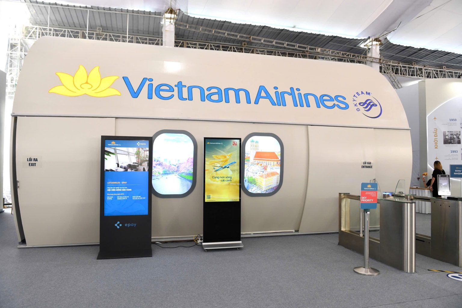 Dòng người tiếp tục chen chân xếp hàng thưởng lãm thành tựu đất nước 80 năm- Ảnh 16. Dòng người tiếp tục chen chân xếp hàng thưởng lãm thành tựu đất nước 80 năm- Ảnh 16.