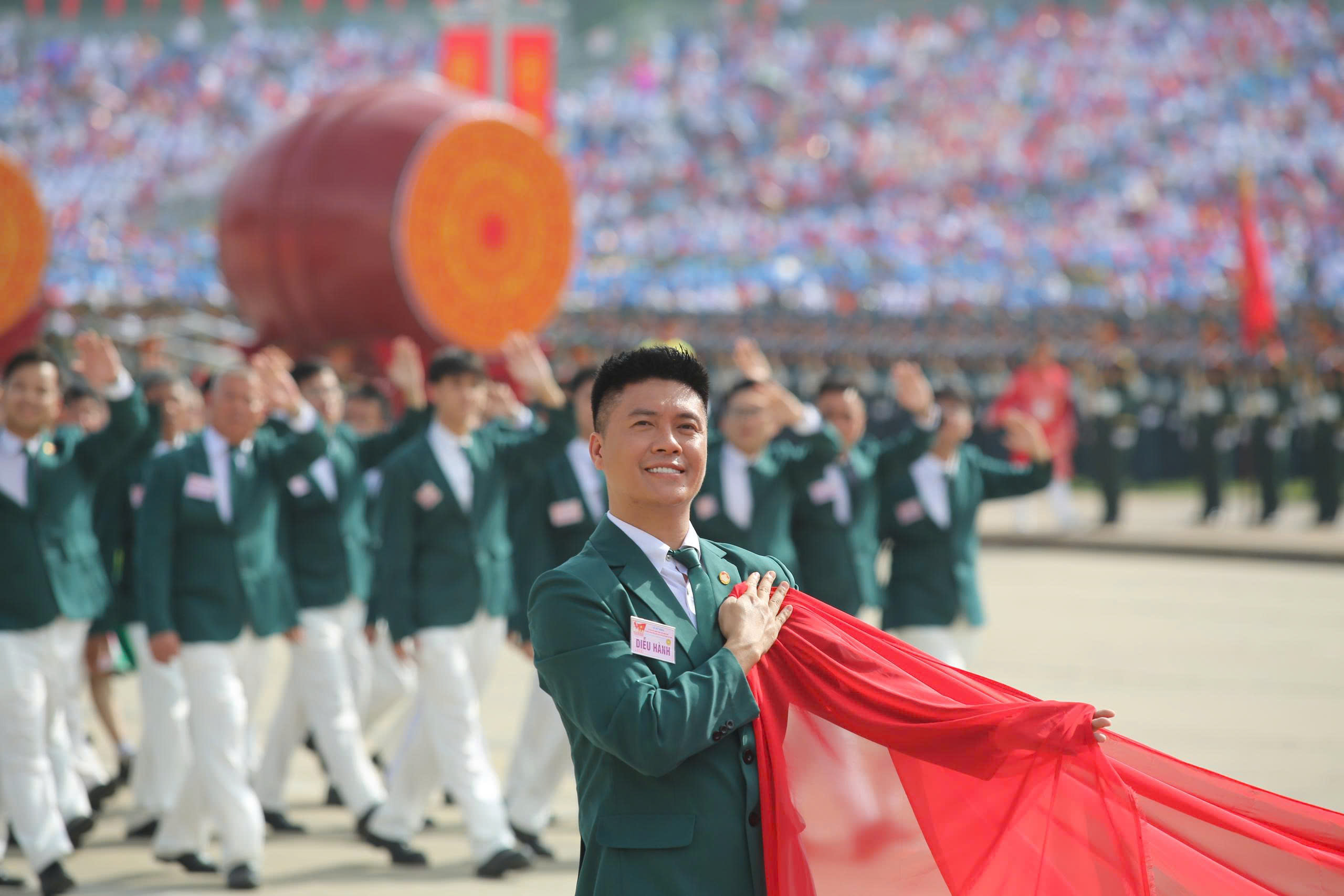 Hậu trường thiết kế trang phục rực rỡ của khối quần ch&uacute;ng tại lễ diễu h&agrave;nh 2/9- Ảnh 11.