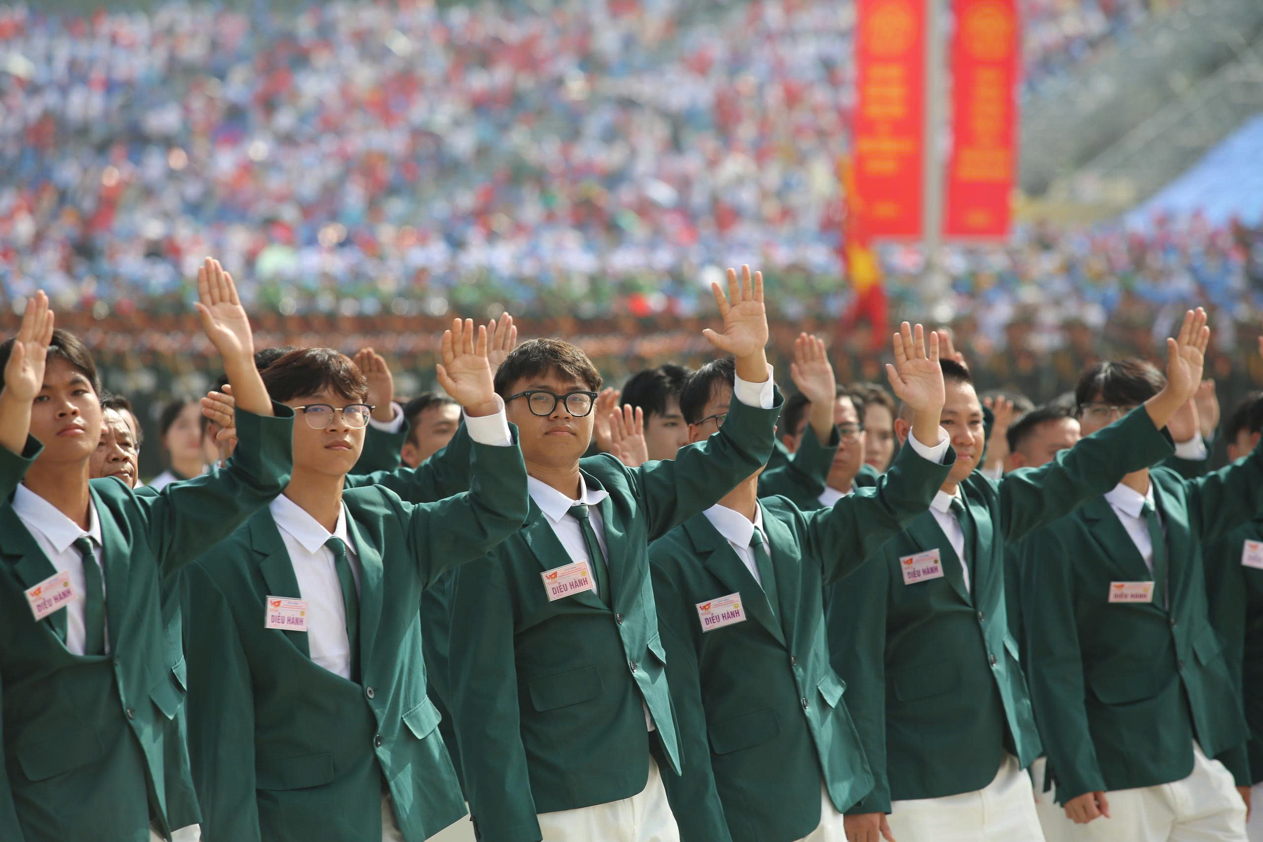 Hậu trường thiết kế trang phục rực rỡ của khối quần ch&uacute;ng tại lễ diễu h&agrave;nh 2/9- Ảnh 10.