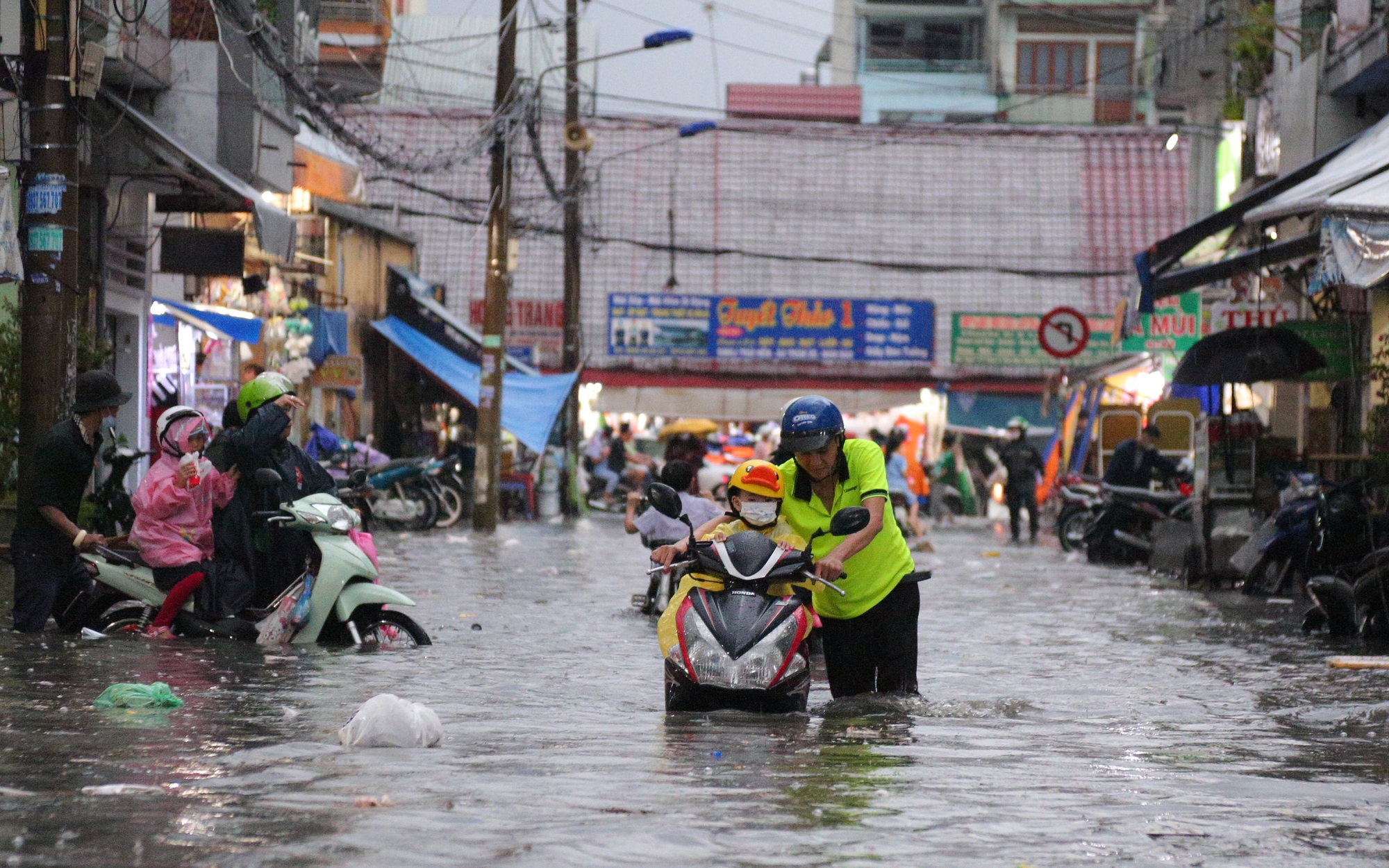 Chợ Thủ Đức v&agrave; nhiều khu vực TP.HCM sẽ c&oacute; phương &aacute;n chống ngập khẩn trong năm 2025