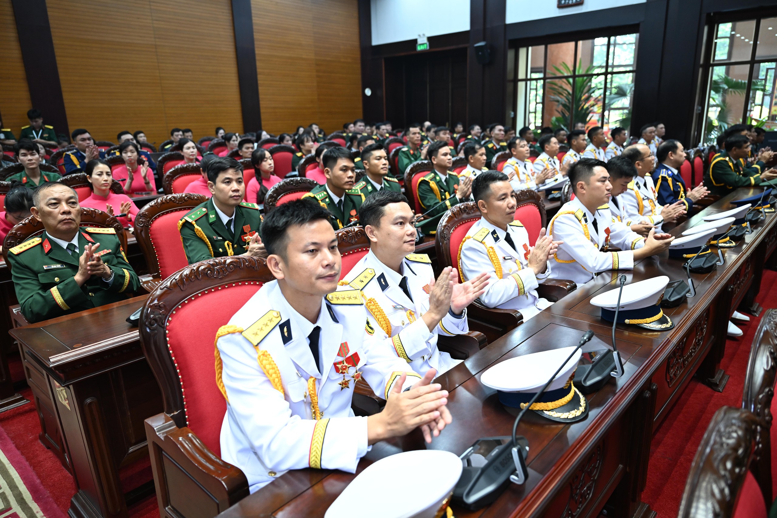 Bộ trưởng Bộ Quốc ph&ograve;ng n&oacute;i về bi&ecirc;n đội t&agrave;u chiến, t&agrave;u ngầm lần đầu diễu binh tr&ecirc;n biển- Ảnh 3.