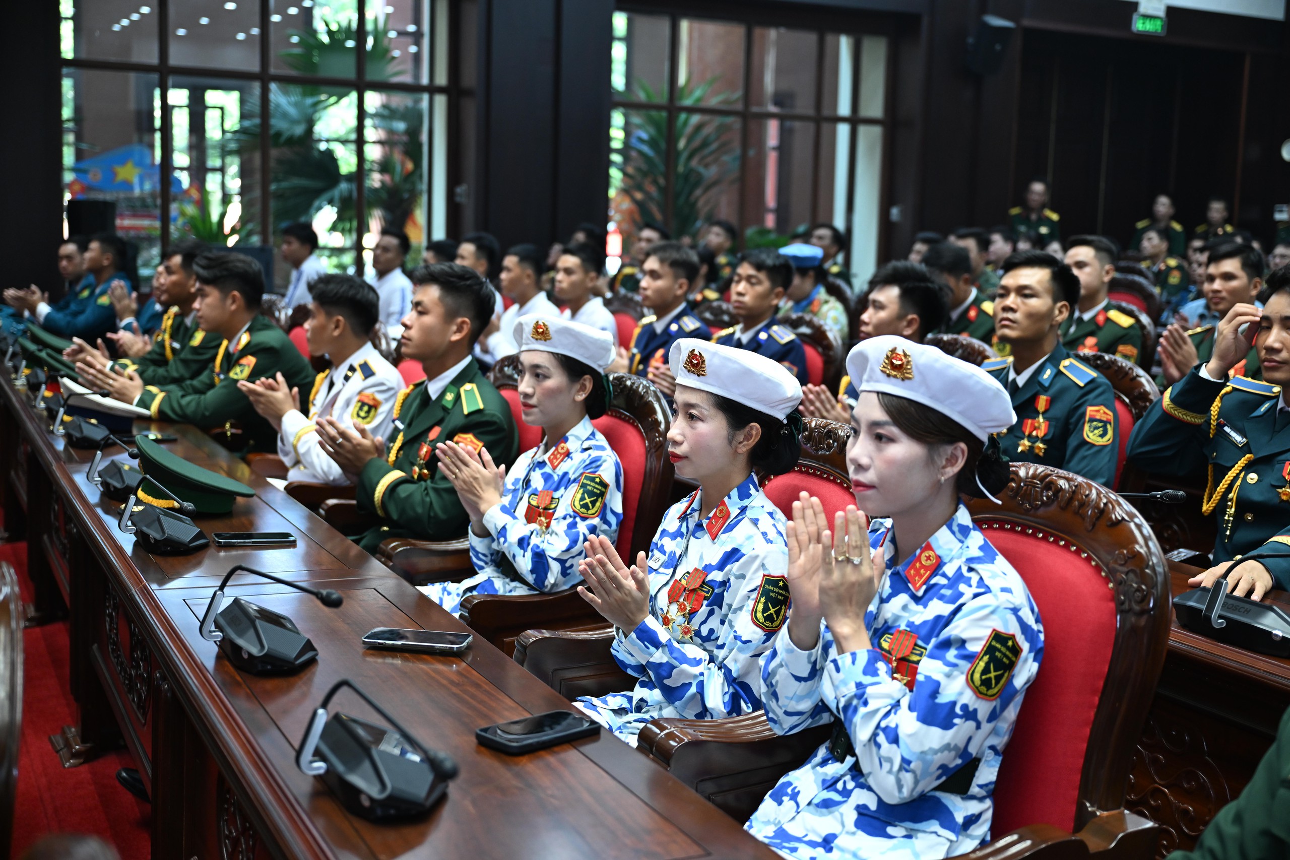 Bộ trưởng Bộ Quốc ph&ograve;ng n&oacute;i về bi&ecirc;n đội t&agrave;u chiến, t&agrave;u ngầm lần đầu diễu binh tr&ecirc;n biển- Ảnh 2.