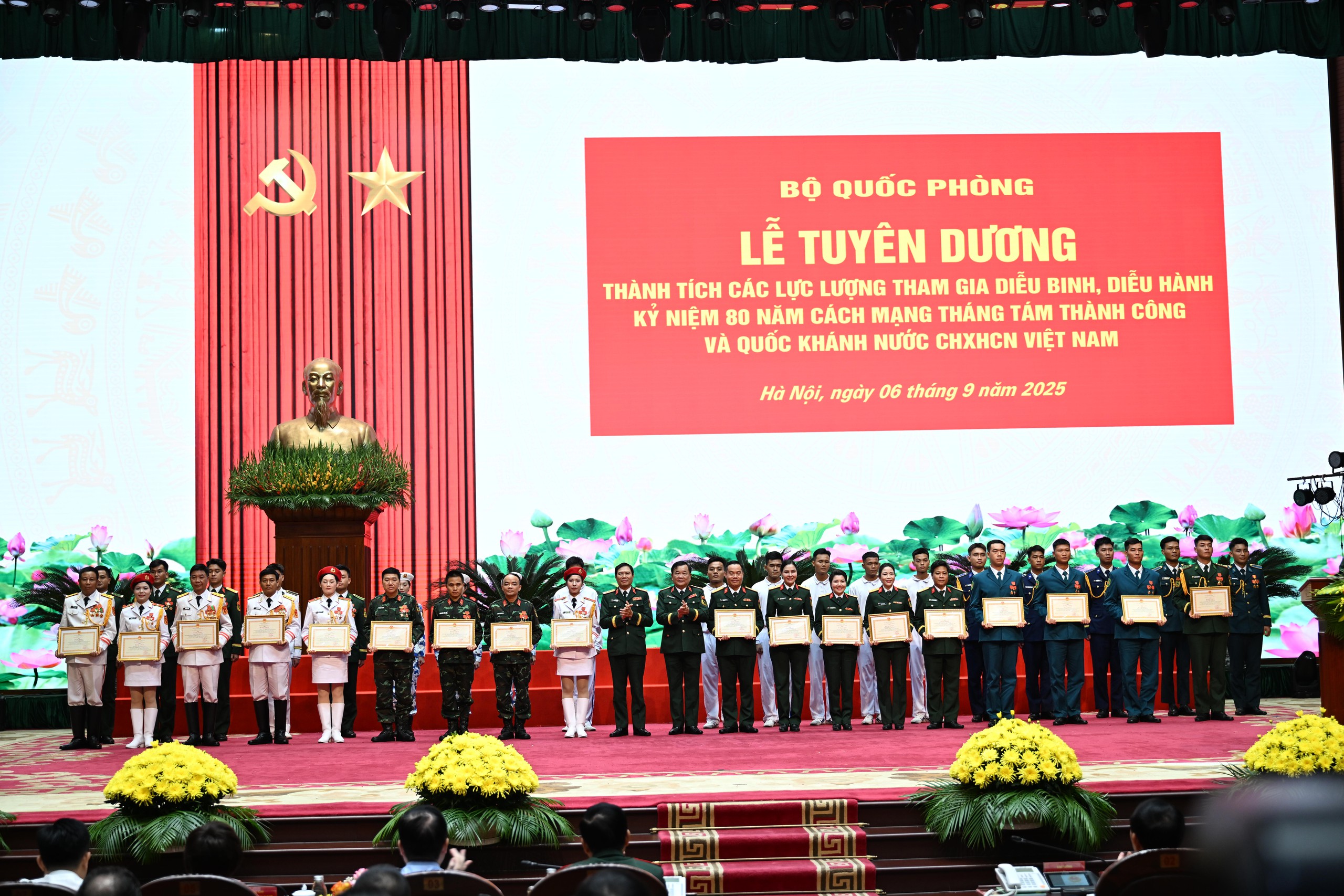 Bộ trưởng Bộ Quốc ph&ograve;ng n&oacute;i về bi&ecirc;n đội t&agrave;u chiến, t&agrave;u ngầm lần đầu diễu binh tr&ecirc;n biển- Ảnh 6.