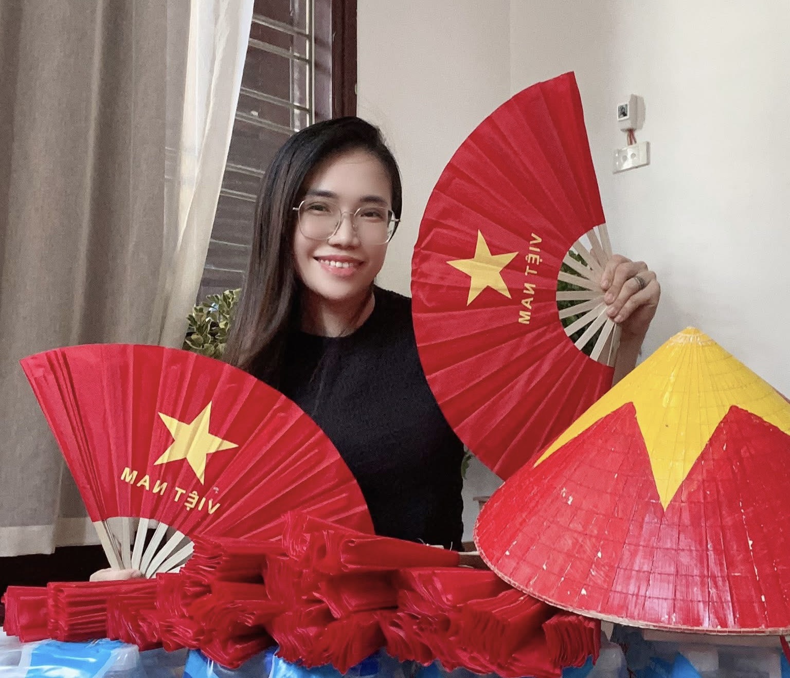 Sắc áo đỏ sao vàng từ A80 lên với trung thu bản làng nơi rẻo cao- Ảnh 5. Sắc áo đỏ sao vàng từ A80 lên với trung thu bản làng nơi rẻo cao- Ảnh 5.