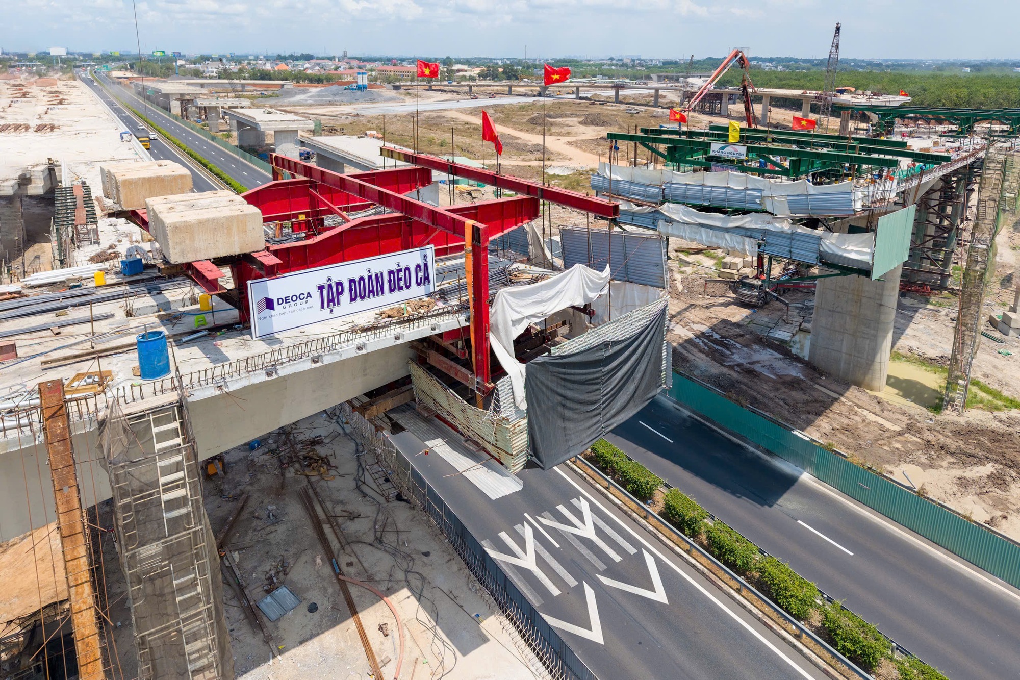 Ph&oacute; Thủ tướng Trần Hồng H&agrave; kiểm tra đột xuất si&ecirc;u s&acirc;n bay Long Th&agrave;nh trong ng&agrave;y chủ nhật- Ảnh 4.