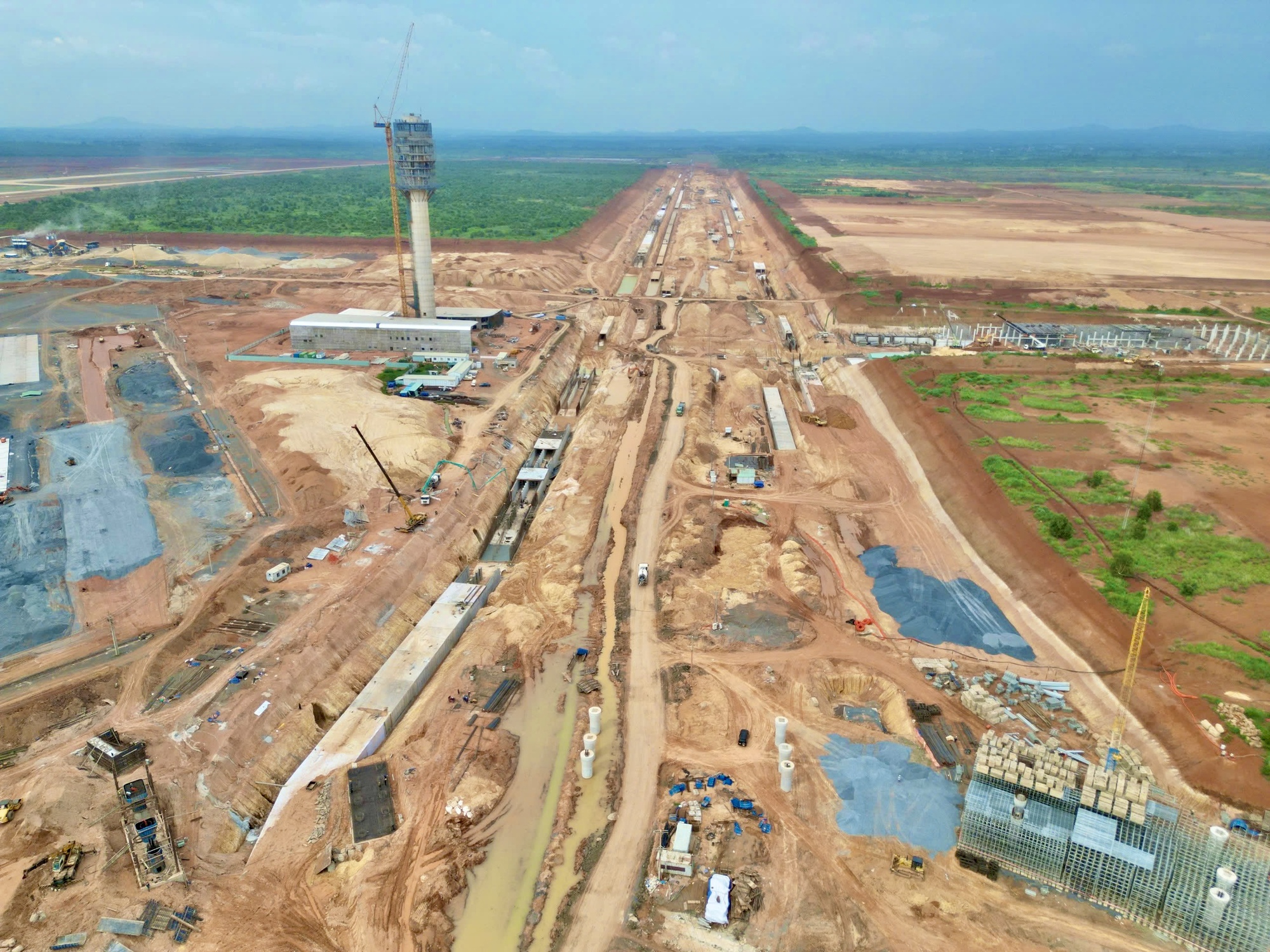 Ph&oacute; Thủ tướng Trần Hồng H&agrave; kiểm tra đột xuất si&ecirc;u s&acirc;n bay Long Th&agrave;nh trong ng&agrave;y chủ nhật- Ảnh 15.