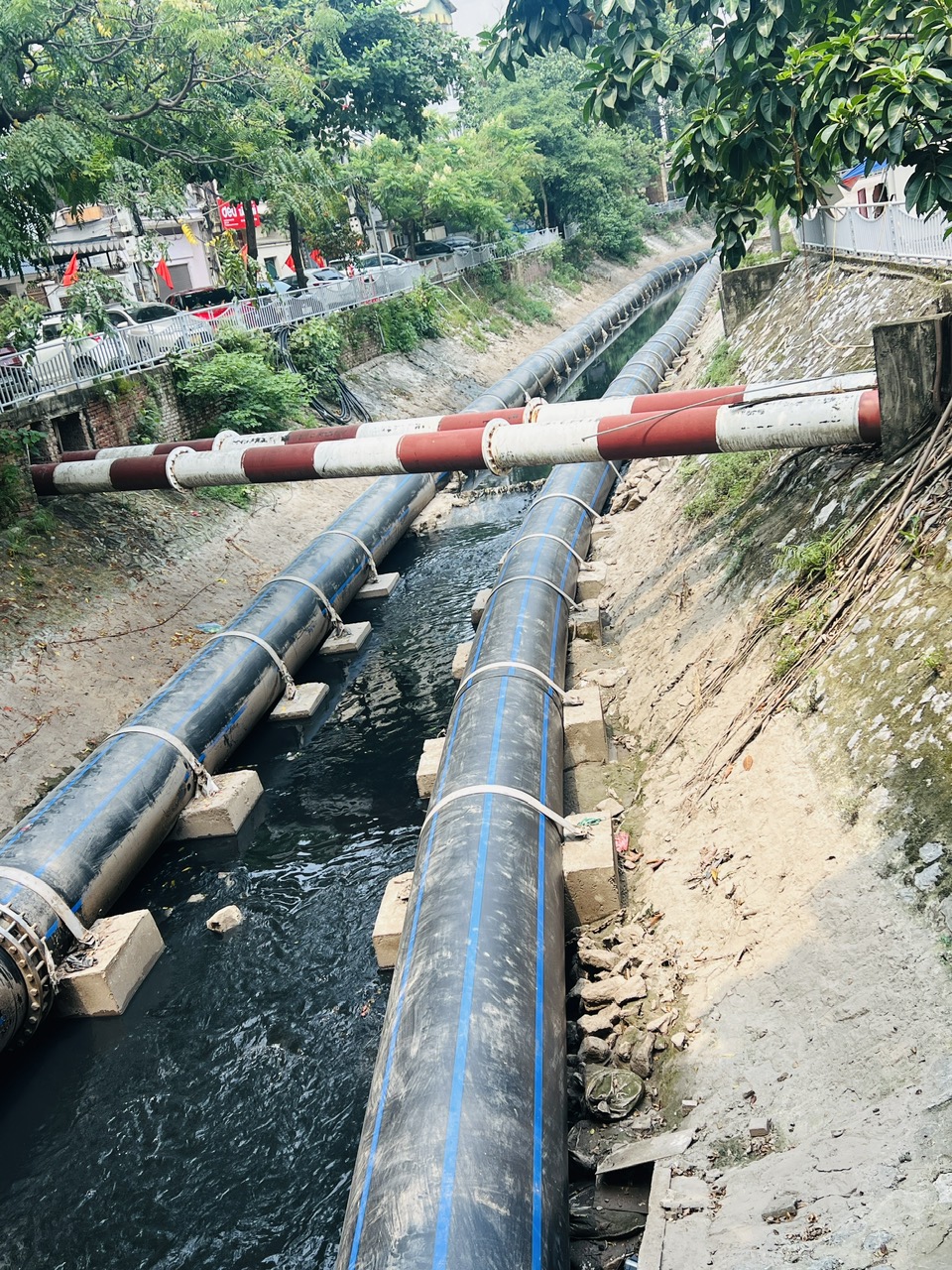 Ho&agrave;n tất lắp đặt ống dẫn nước từ hồ T&acirc;y, s&ocirc;ng T&ocirc; Lịch chờ ng&agrave;y "hồi sinh"- Ảnh 6.