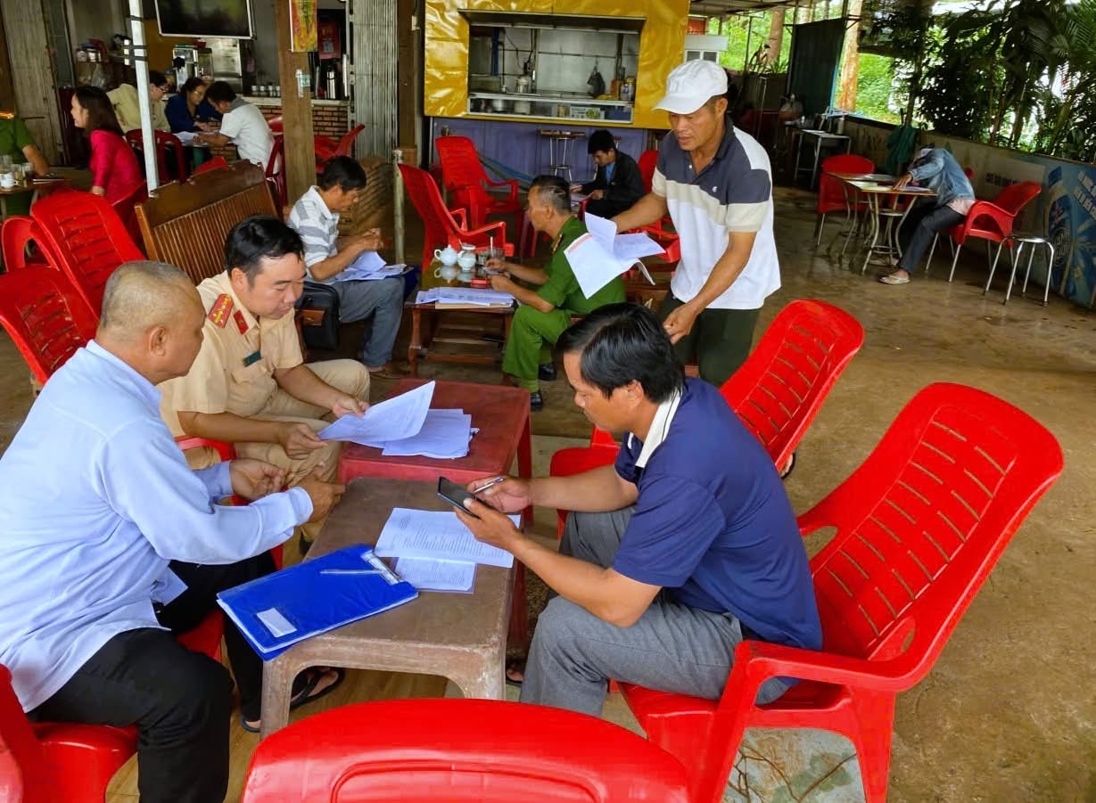 Gần 6.100 học sinh, gi&aacute;o vi&ecirc;n v&agrave; t&agrave;i xế được học kỹ năng tham gia giao th&ocirc;ng- Ảnh 4.