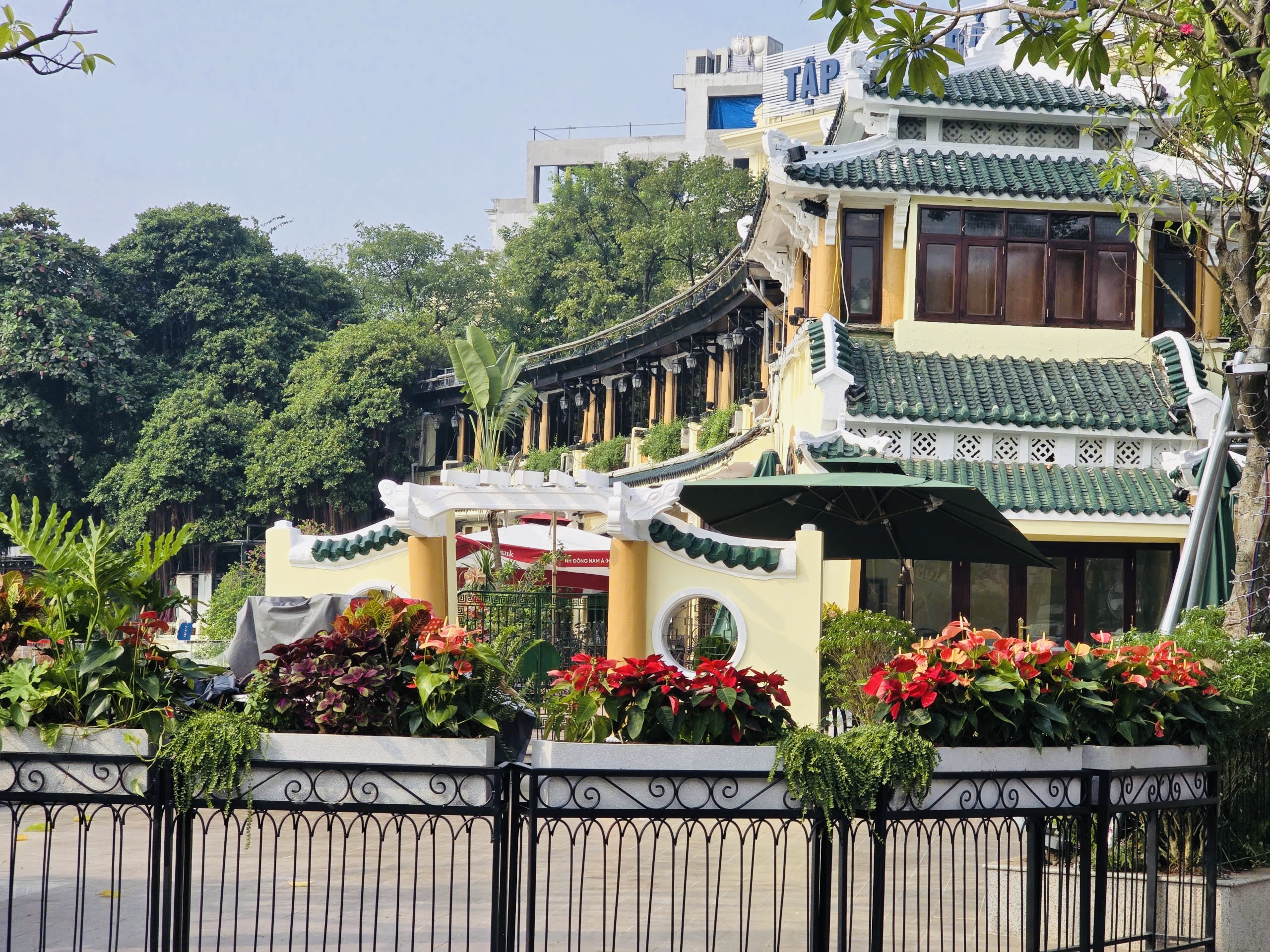 Diện mạo mới của quảng trường Đông Kinh Nghĩa Thục- Ảnh 14. Diện mạo mới của quảng trường Đông Kinh Nghĩa Thục- Ảnh 14.