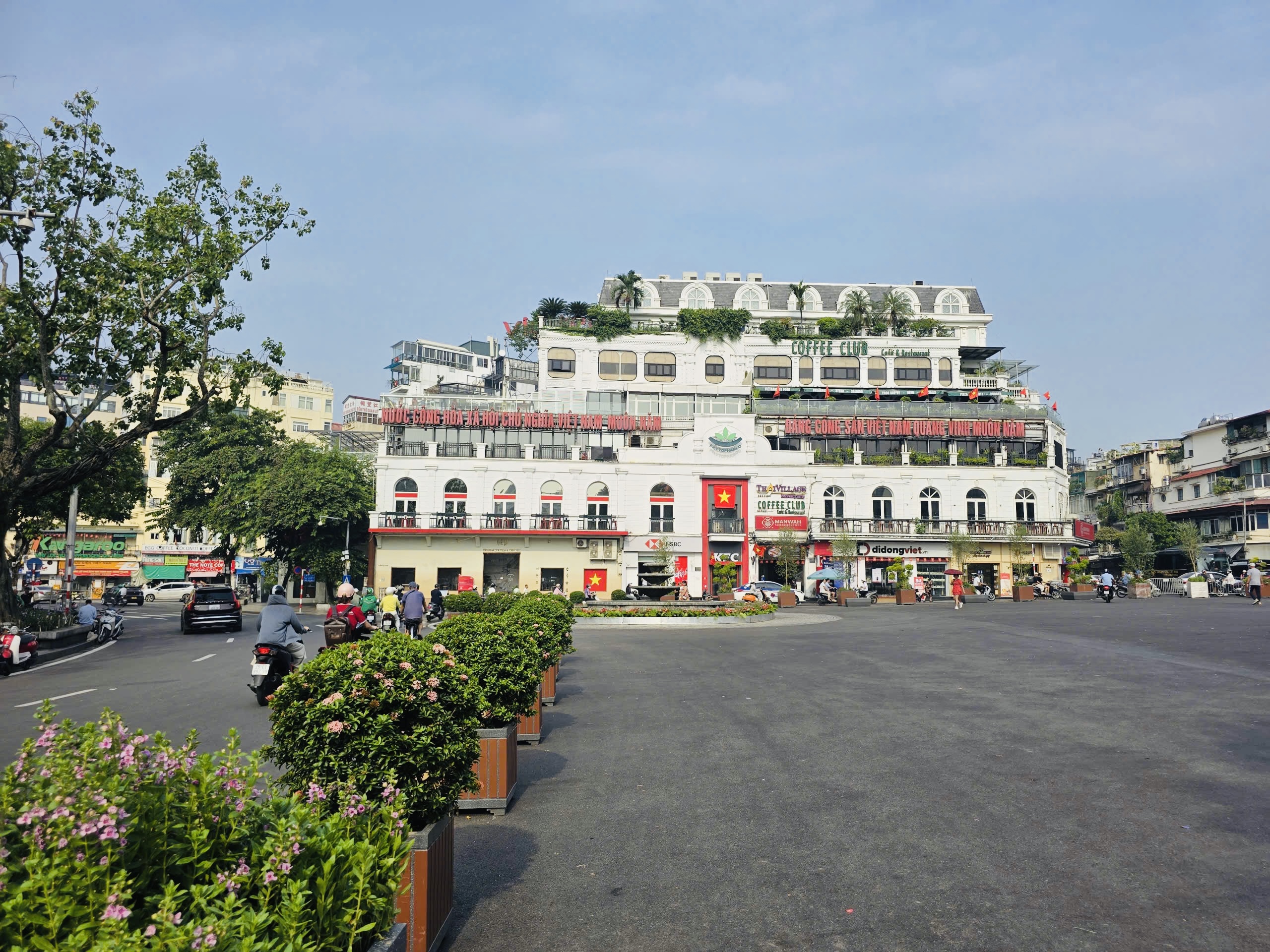 Diện mạo mới của quảng trường Đông Kinh Nghĩa Thục- Ảnh 8. Diện mạo mới của quảng trường Đông Kinh Nghĩa Thục- Ảnh 8.