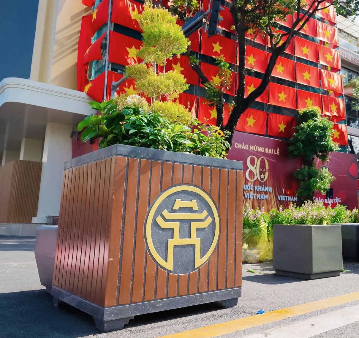 Diện mạo mới của quảng trường Đông Kinh Nghĩa Thục- Ảnh 7. Diện mạo mới của quảng trường Đông Kinh Nghĩa Thục- Ảnh 7.