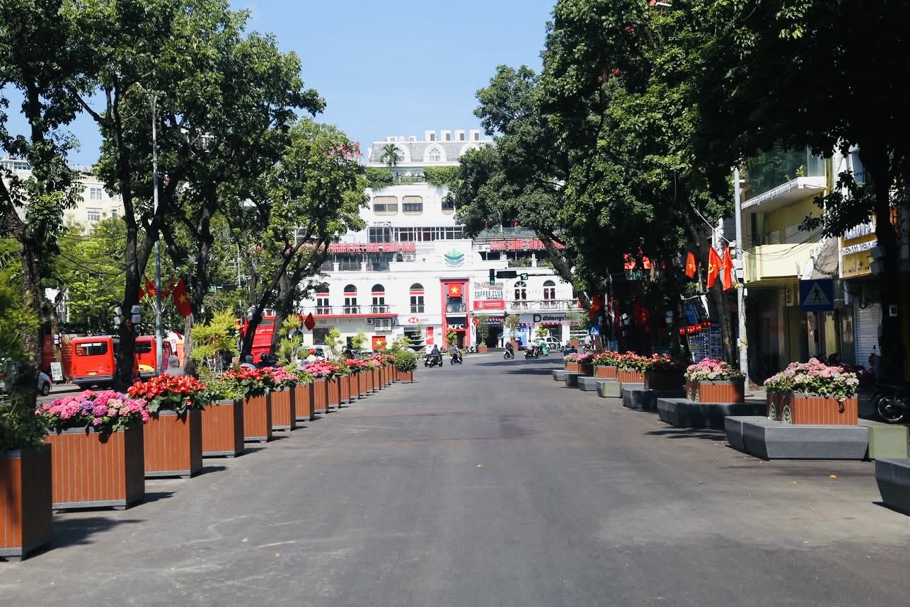 Diện mạo mới của quảng trường Đông Kinh Nghĩa Thục- Ảnh 5. Diện mạo mới của quảng trường Đông Kinh Nghĩa Thục- Ảnh 5.