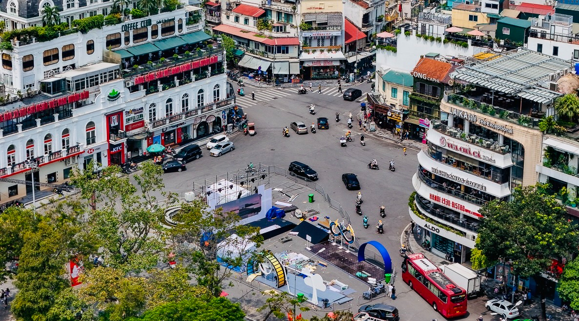 Diện mạo mới của quảng trường Đông Kinh Nghĩa Thục- Ảnh 2. Diện mạo mới của quảng trường Đông Kinh Nghĩa Thục- Ảnh 2.