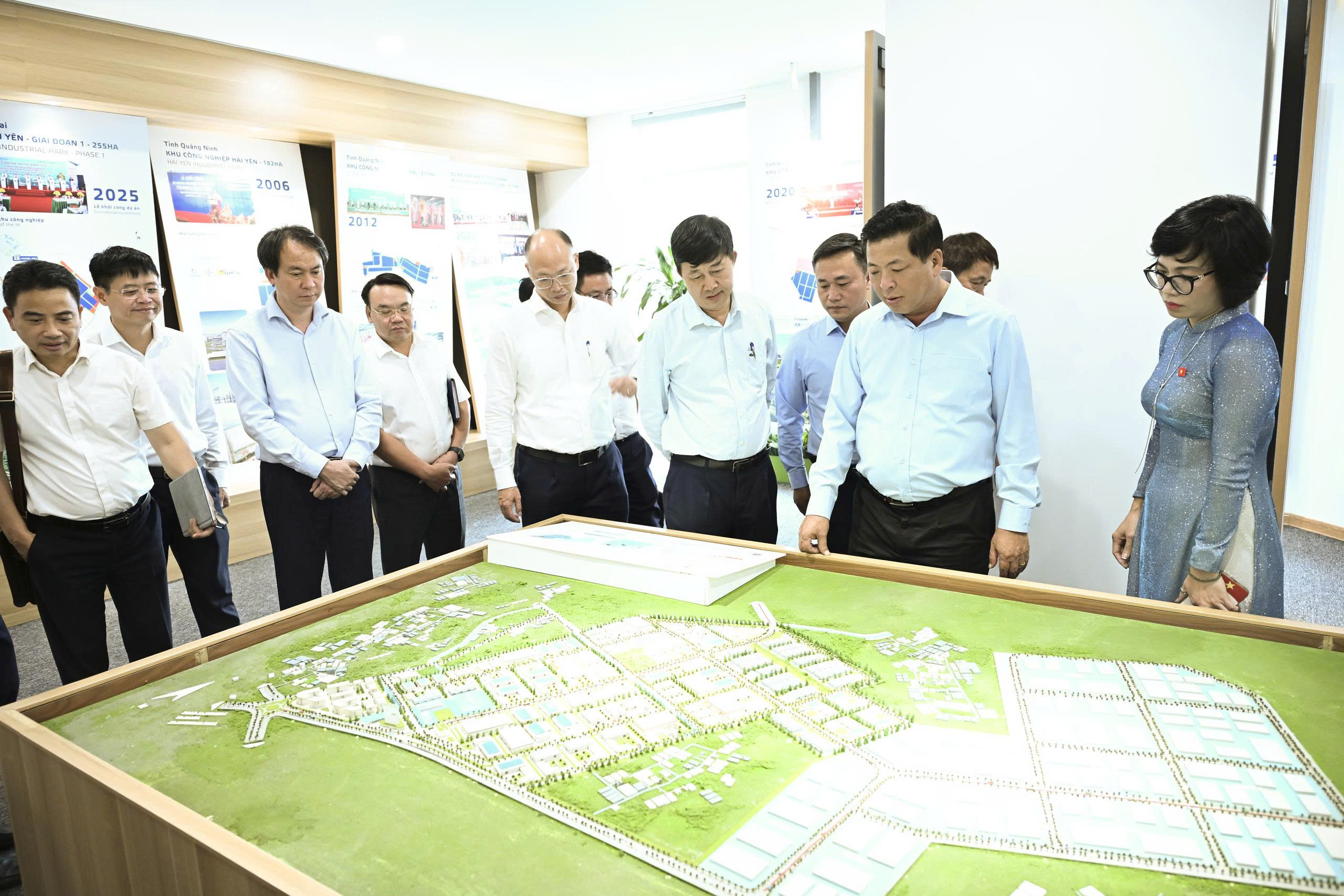 Viglacera cần tiếp tục đổi mới theo xu thế xanh, tiết kiệm t&agrave;i nguy&ecirc;n, giảm ph&aacute;t thải- Ảnh 12.