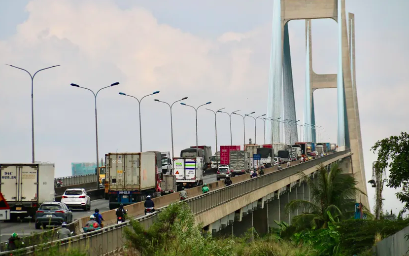 TP.HCM: Xử lý dứt điểm loạt bãi xe tự phát dọc đường Võ Chí Công- Ảnh 2. TP.HCM: Sở Xây dựng điều chỉnh giao thông trên đường Võ Chí Công