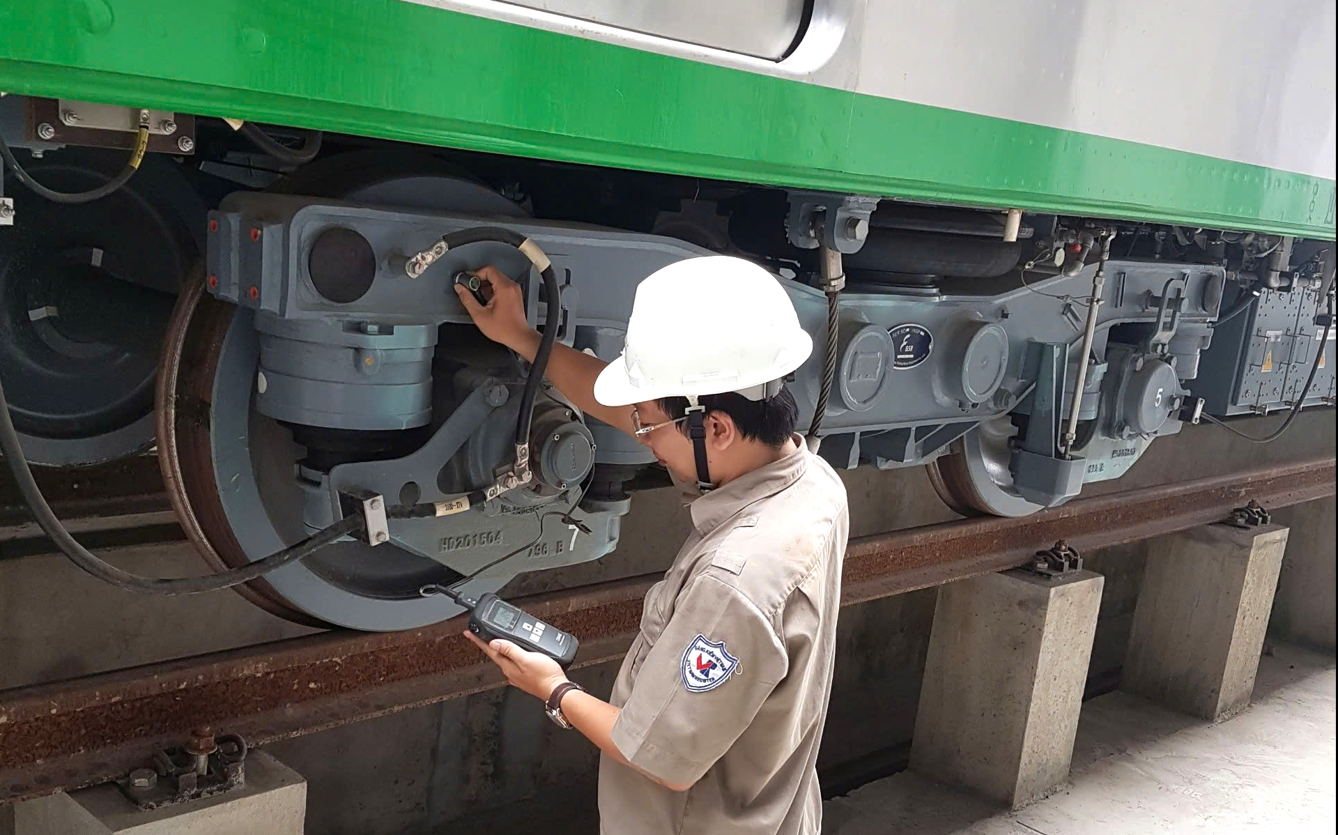 Doanh nghiệp hưởng lợi từ cải c&aacute;ch thủ tục kiểm định đường sắt- Ảnh 2.
