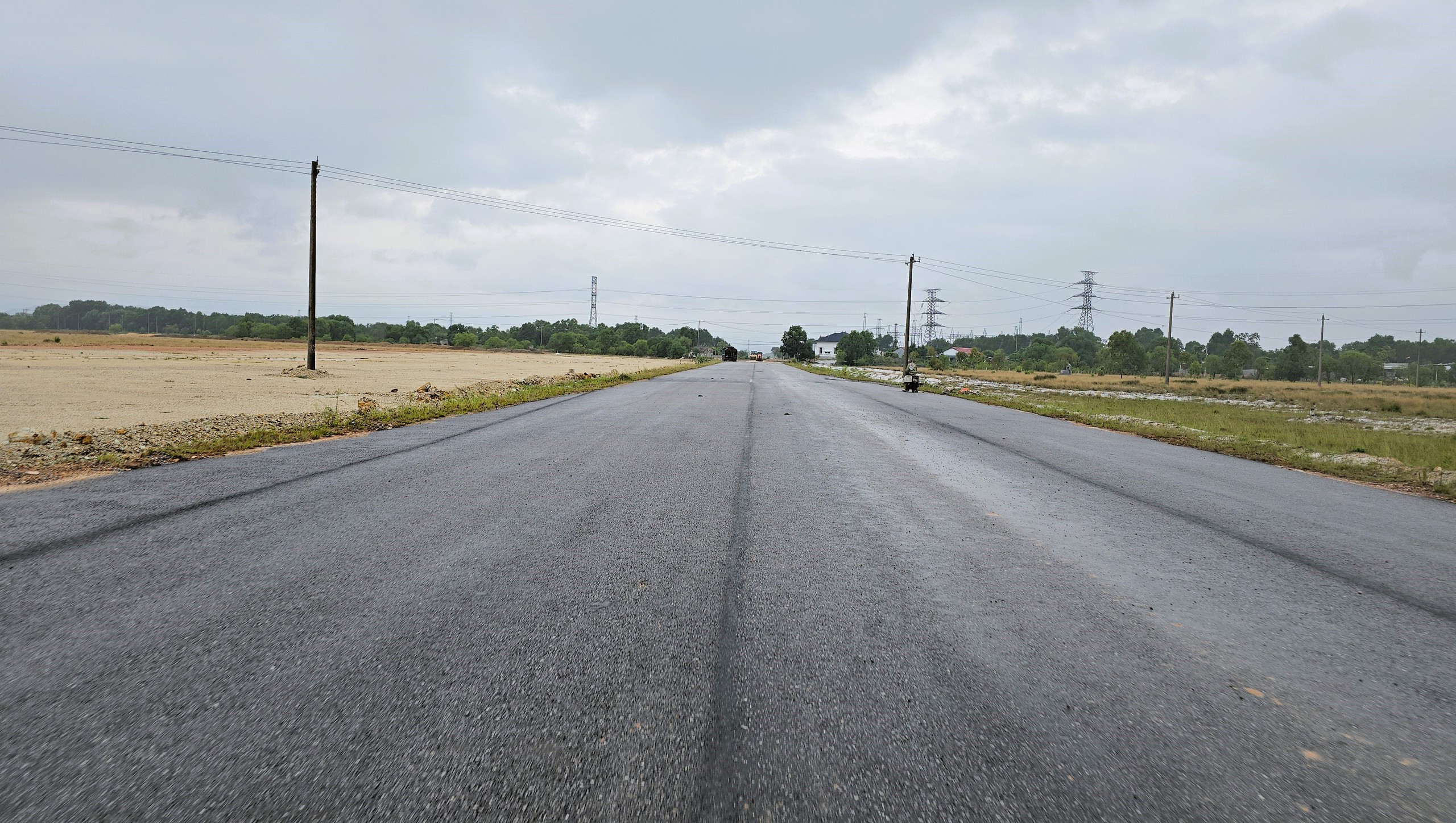 Gỡ vướng mặt bằng, ho&agrave;n th&agrave;nh dự &aacute;n quốc lộ 12A đoạn tr&aacute;nh Ba Đồn trong năm 2025- Ảnh 7.